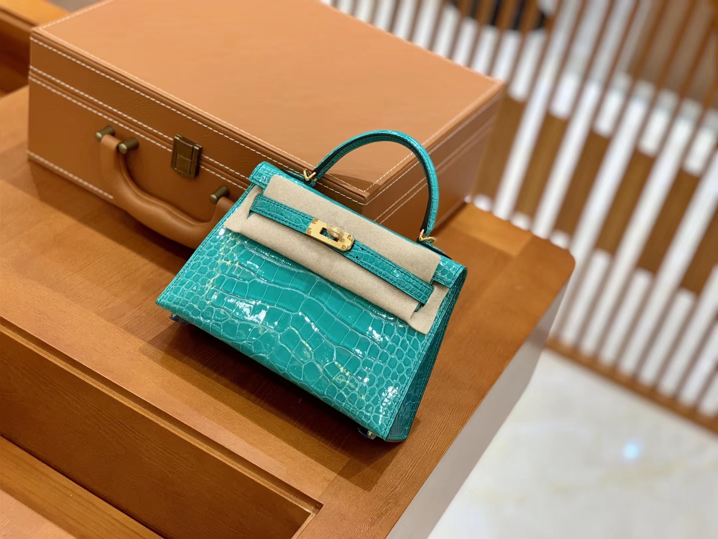 Hermès（爱马仕）Mini Kelly 迷你凯莉 U1 维罗纳绿 亮面鳄鱼 臻品级别 金扣 19cm