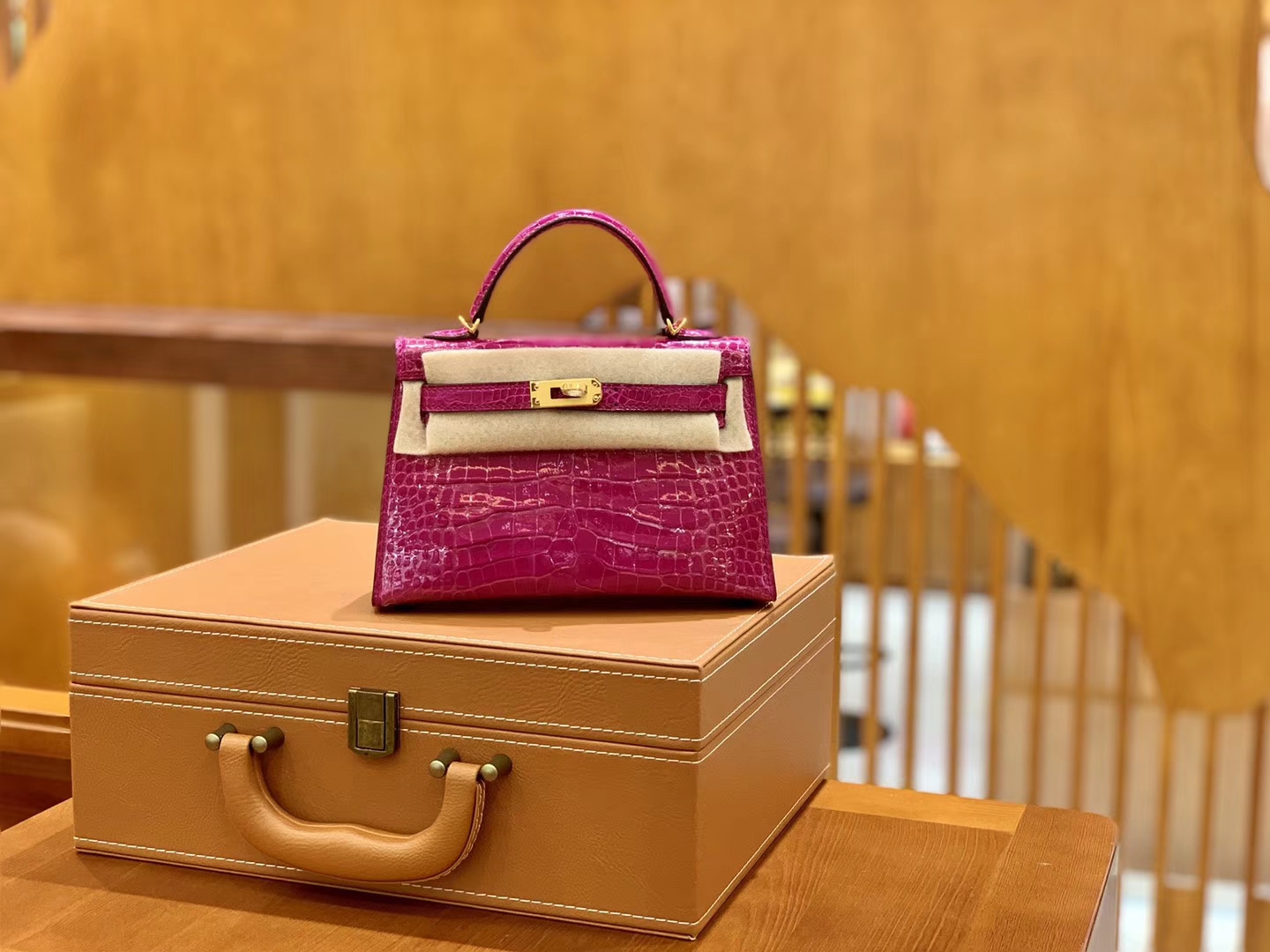 Hermès（爱马仕）Mini Kelly 迷你凯莉 天方夜谭紫 亮面鳄鱼 臻品级别 金扣 19cm
