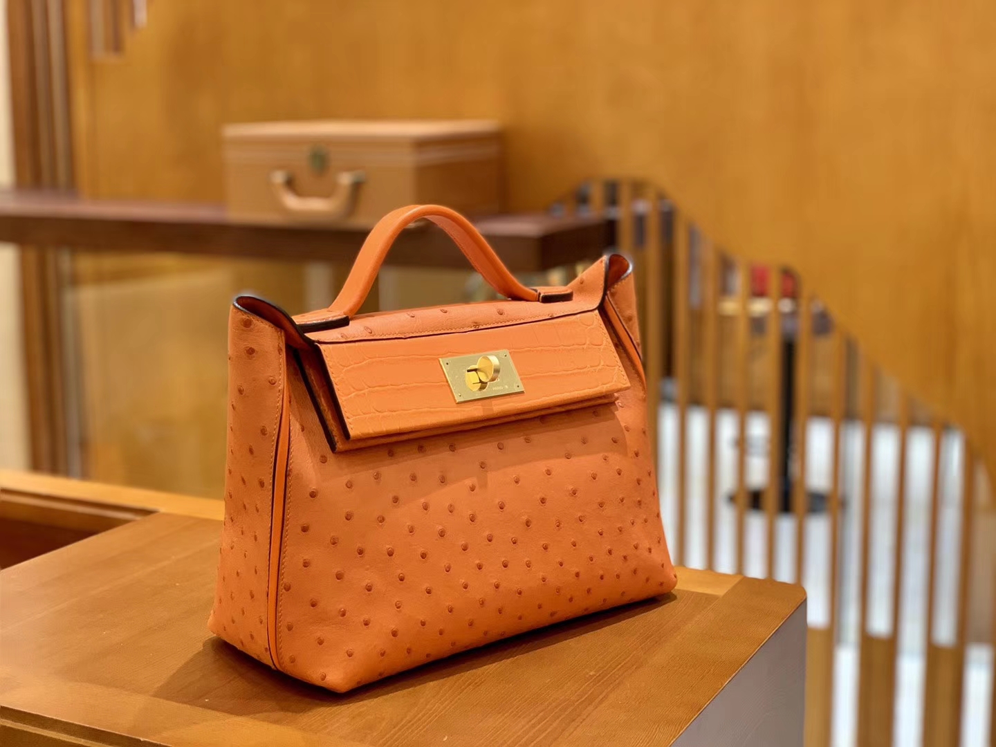 Hermès(爱马仕)Kelly-2424 橙色 鸵鸟皮拼鳄鱼皮 顶级手缝 金扣 29cm-拉尔森鳄鱼皮具定制 - 爱马仕包包官网 Hermès(爱马仕)Kelly-2424 橙色 鸵鸟皮拼鳄鱼皮 顶级手缝 金扣 29cm