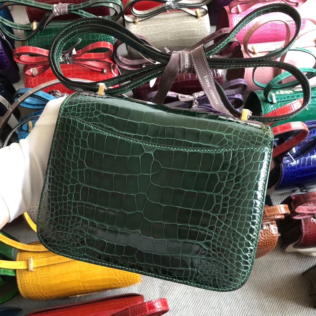 Hermès(爱马仕)Constance 空姐包 18cm Alligator shiny 亮面鳄鱼 ck67 祖母绿 金扣 现货-拉尔森鳄鱼皮具定制 - 爱马仕包包官网 Hermès(爱马仕)Constance 空姐包 18cm Alligator shiny 亮面鳄鱼 ck67 祖母绿 金扣 现货