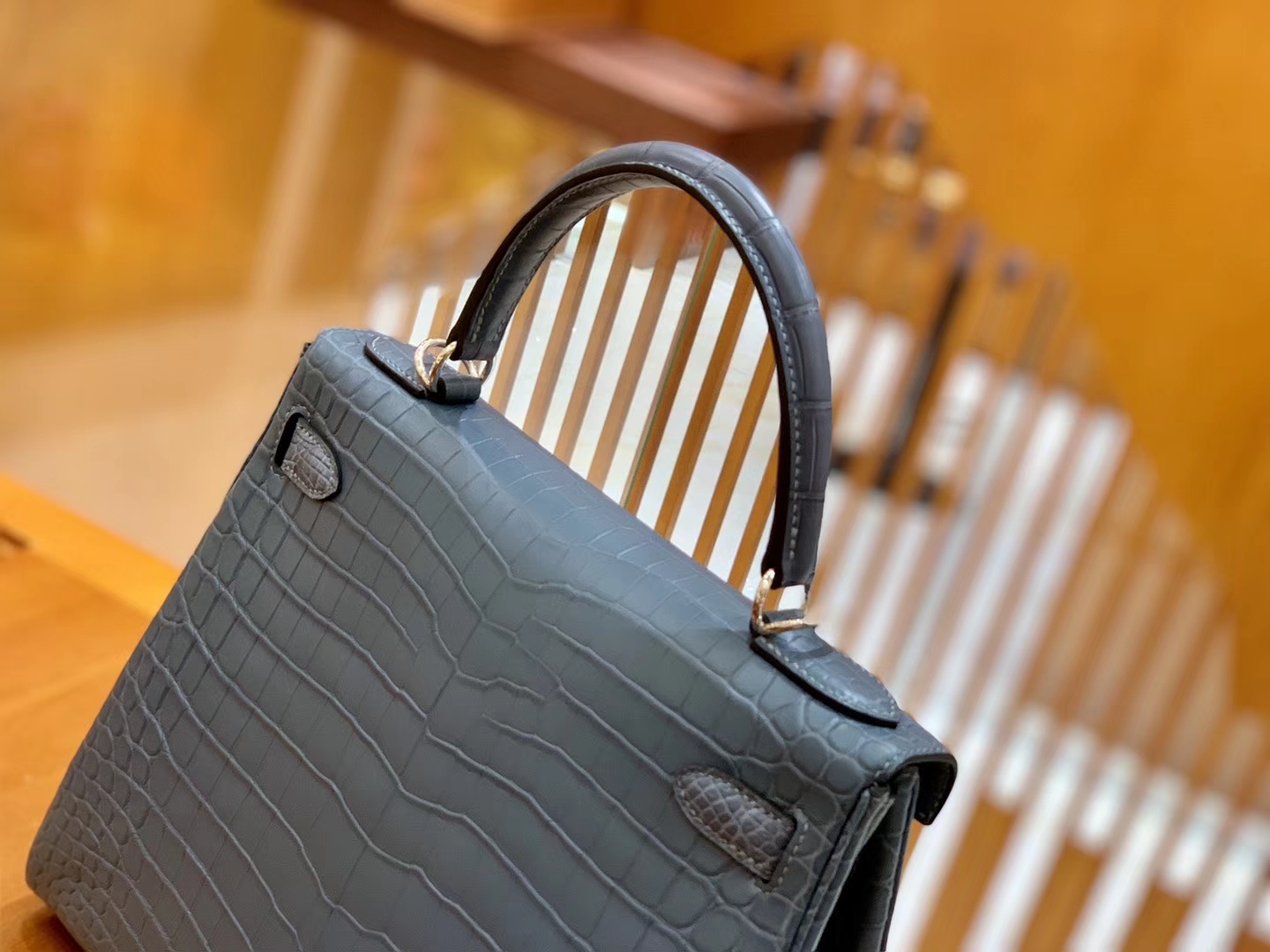 Hermès(爱马仕)Kelly 28cm 雾霾蓝 银扣 进口 哑光尼罗鳄鱼皮 全手工缝制-拉尔森鳄鱼皮具定制 - 爱马仕包包官网 Hermès(爱马仕)Kelly 28cm 雾霾蓝 银扣 进口 哑光尼罗鳄鱼皮 全手工缝制