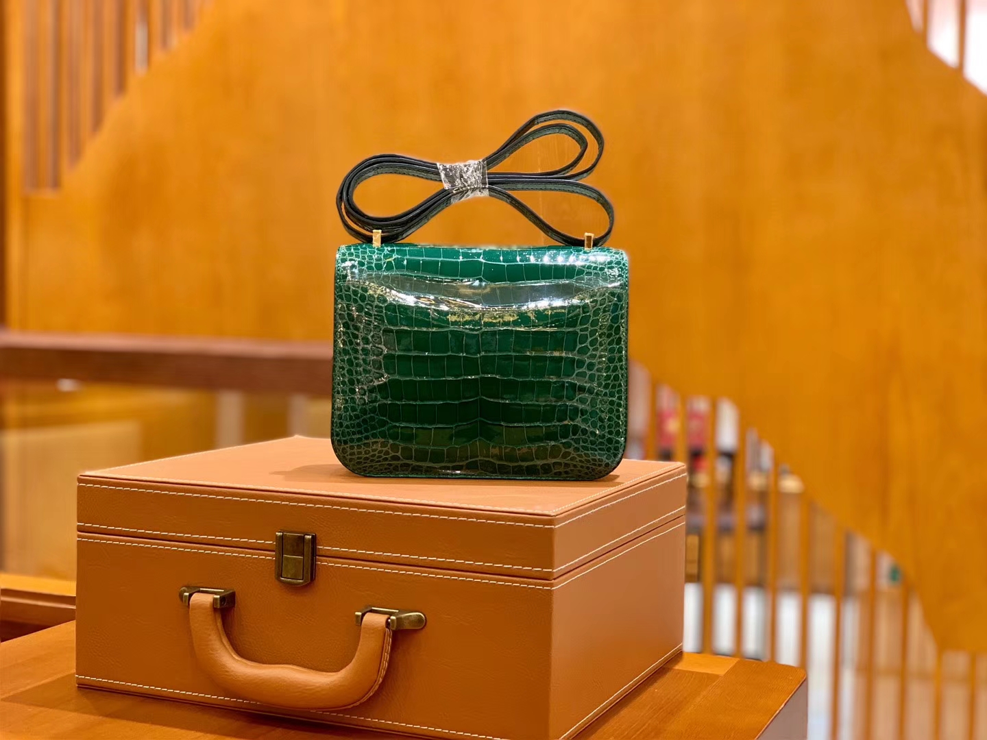 Hermès（爱马仕）Constance 18cm 宝石绿 金扣 美洲亮面 鳄鱼皮 全手工缝制