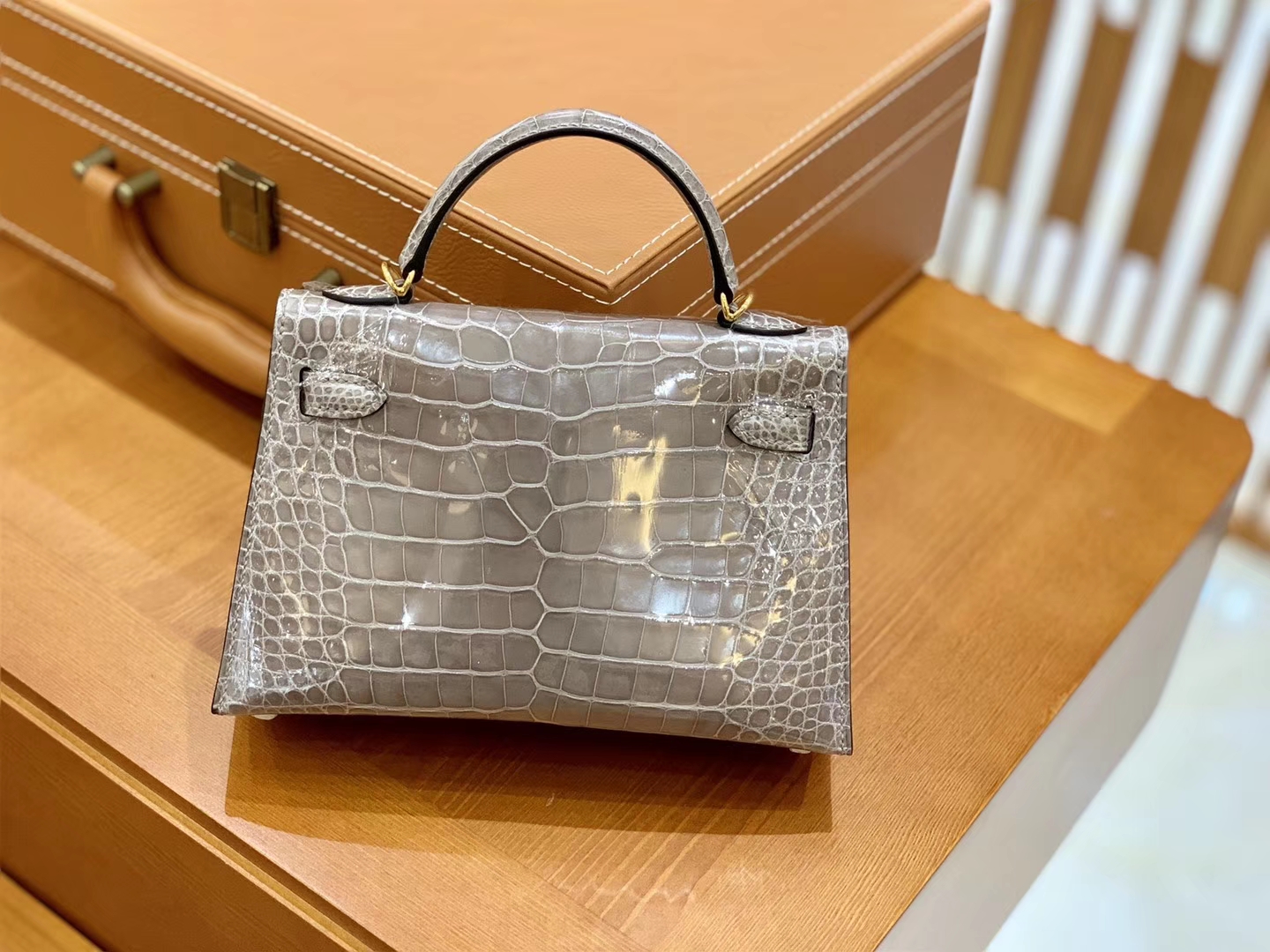 Hermès（爱马仕）Mini Kelly 迷你凯莉 斑鸠灰 亮面鳄鱼 臻品级别 金扣 19cm