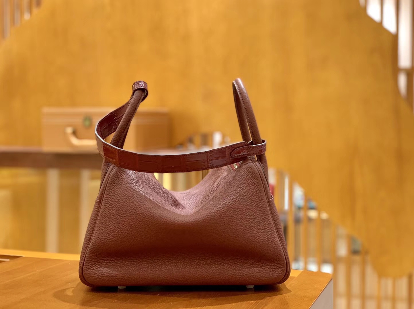 Hermès（爱马仕）Lindy 26cm 酒红色 银扣 鳄鱼皮拼togo 全手工缝制
