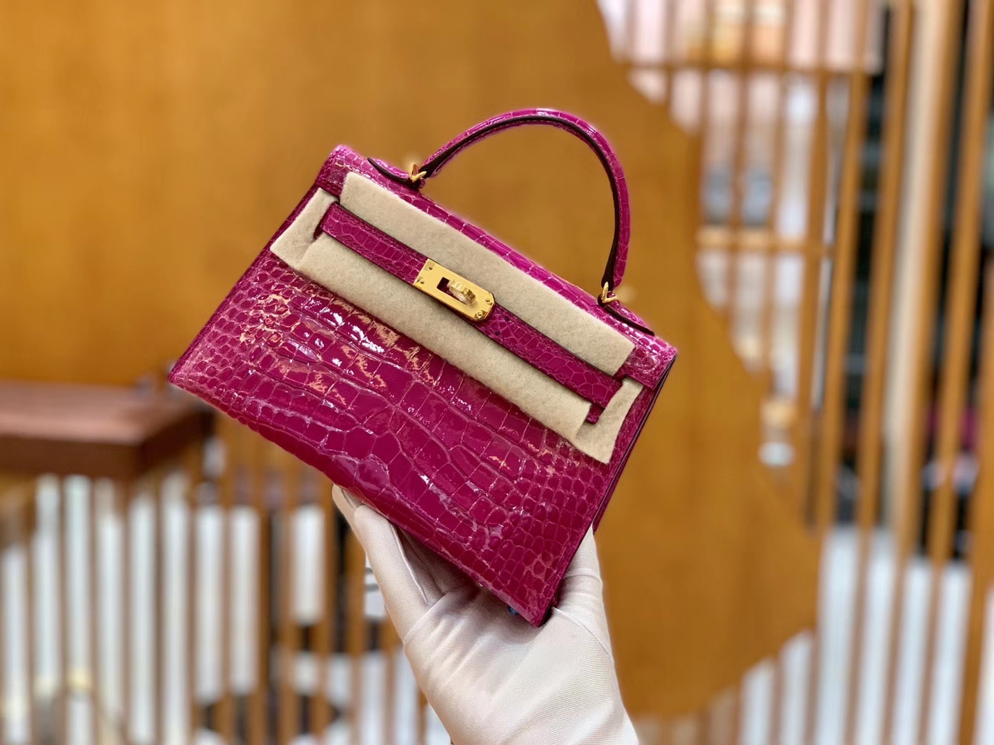 Hermès（爱马仕）Mini Kelly 迷你凯莉 天方夜谭紫 亮面鳄鱼 臻品级别 金扣 19cm