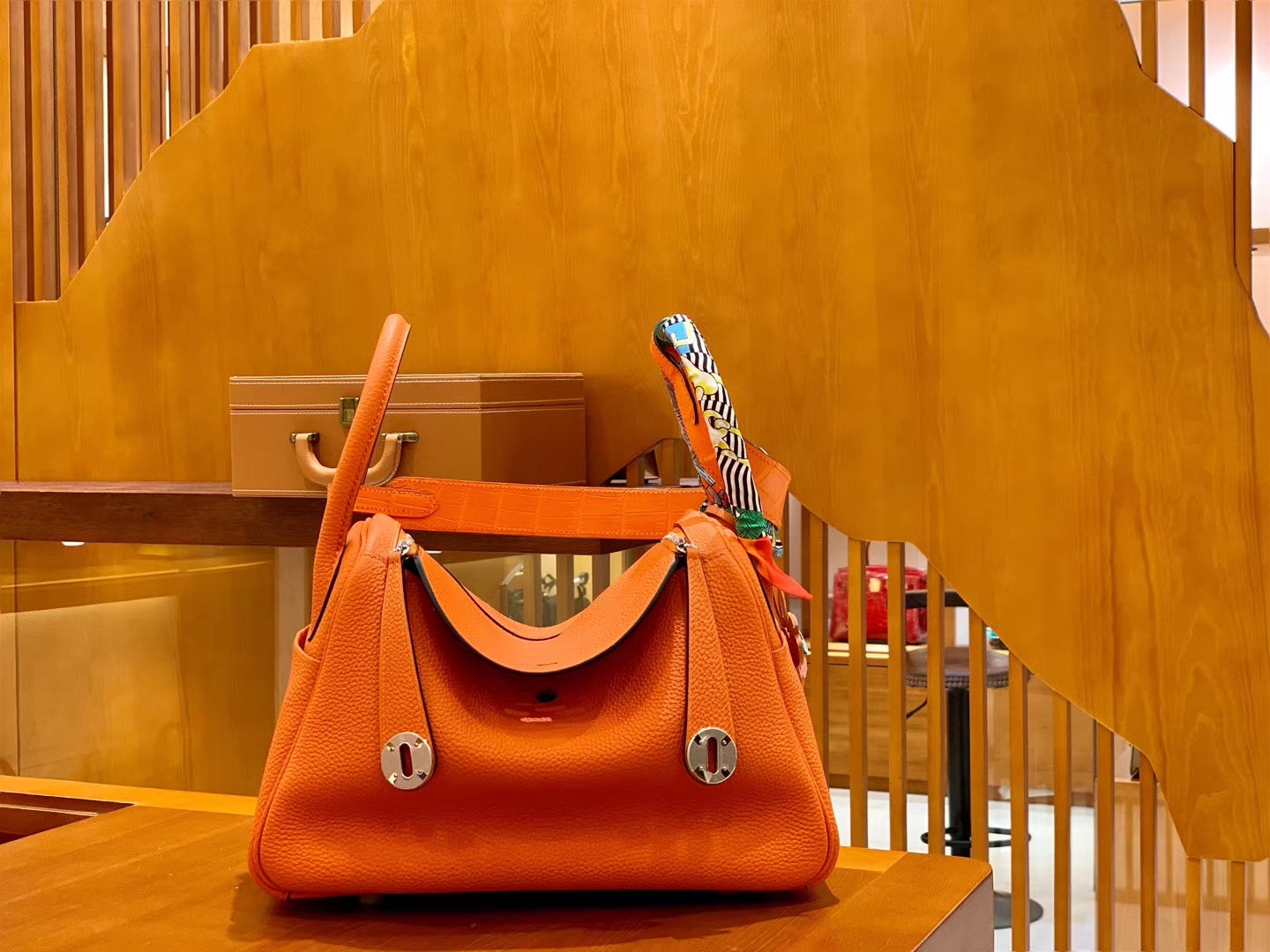 Hermès（爱马仕）Lindy 26cm 火焰橙 银扣 鳄鱼皮拼togo 全手工缝制