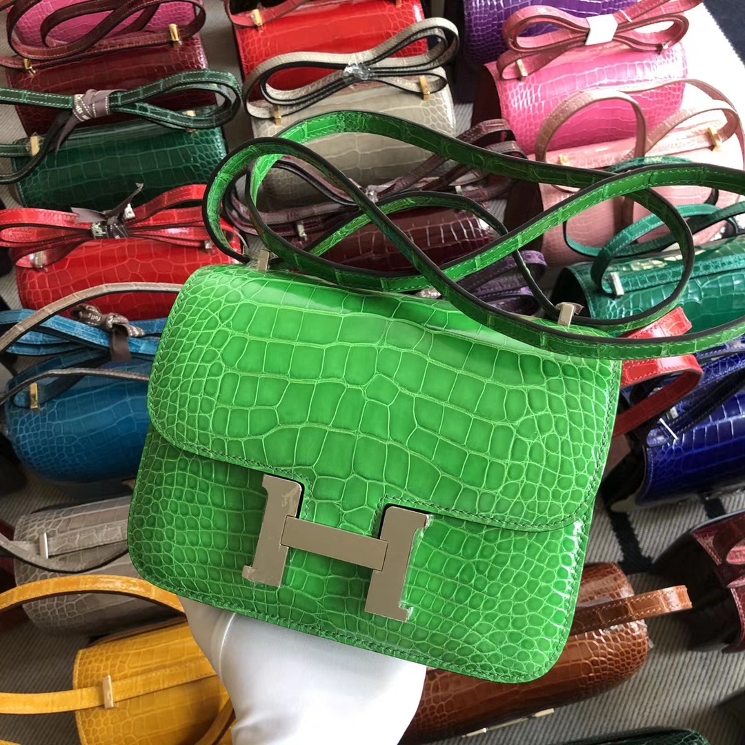 Hermès（爱马仕）Constance 空姐包 18cm Alligator shiny 亮面鳄鱼 1L 仙人掌绿 银扣 现货