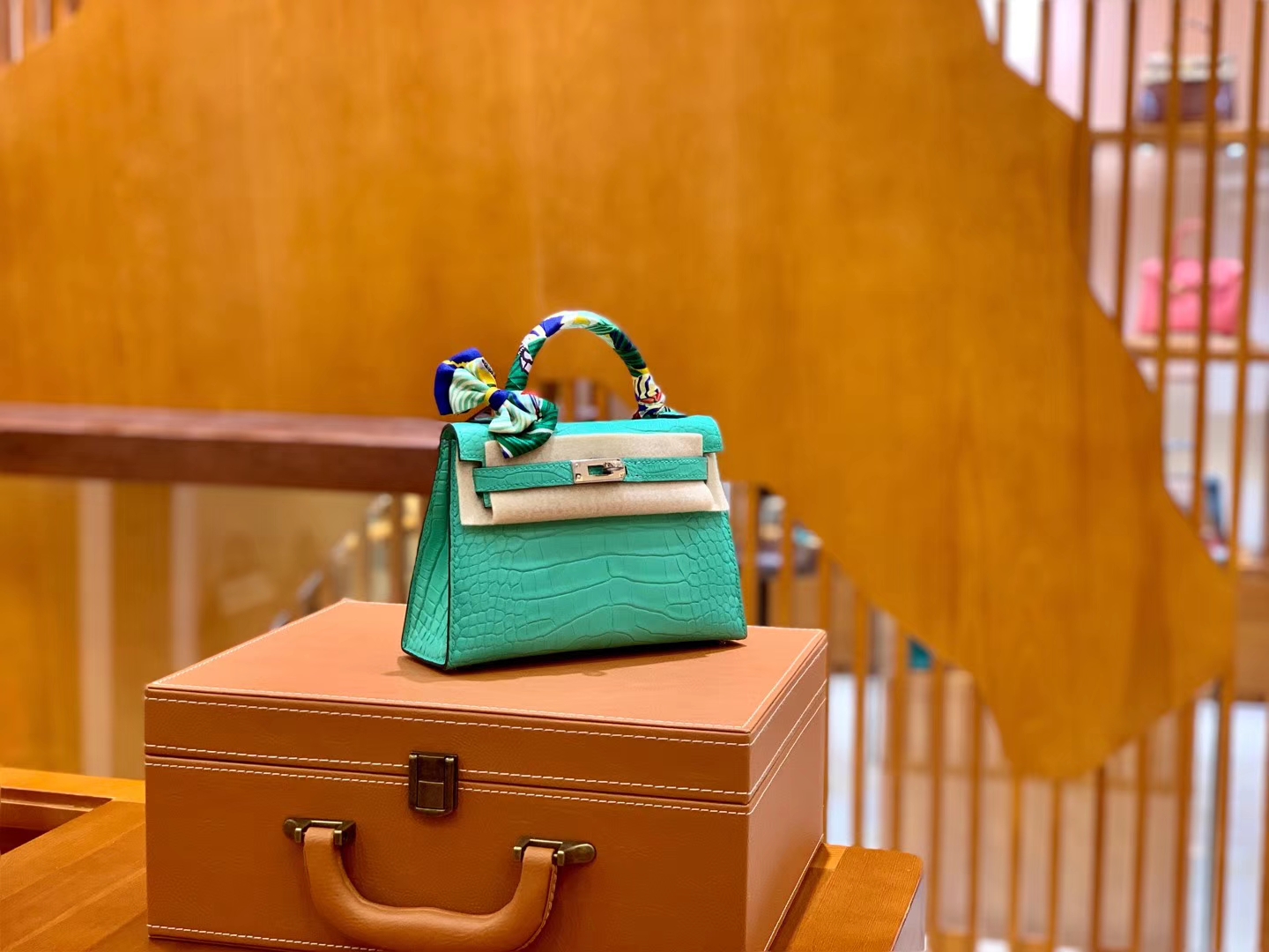Hermès(爱马仕)Mini Kelly 19cm 薄荷绿 银扣 哑光 美洲鳄鱼皮 全手工缝制-拉尔森鳄鱼皮具定制 - 爱马仕包包官网 Hermès(爱马仕)Mini Kelly 19cm 薄荷绿 银扣 哑光 美洲鳄鱼皮 全手工缝制