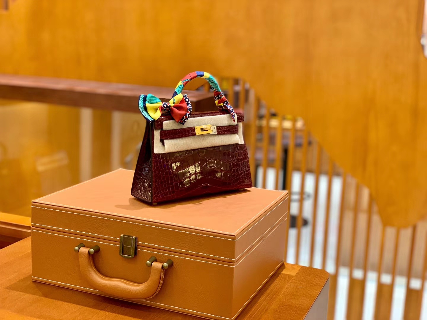 Hermès(爱马仕)Mini Kelly 19cm 波尔多酒红 金扣 一级 美洲 鳄鱼皮 臻品级别-拉尔森鳄鱼皮具定制 - 爱马仕包包官网 Hermès(爱马仕)Mini Kelly 19cm 波尔多酒红 金扣 一级 美洲 鳄鱼皮 臻品级别