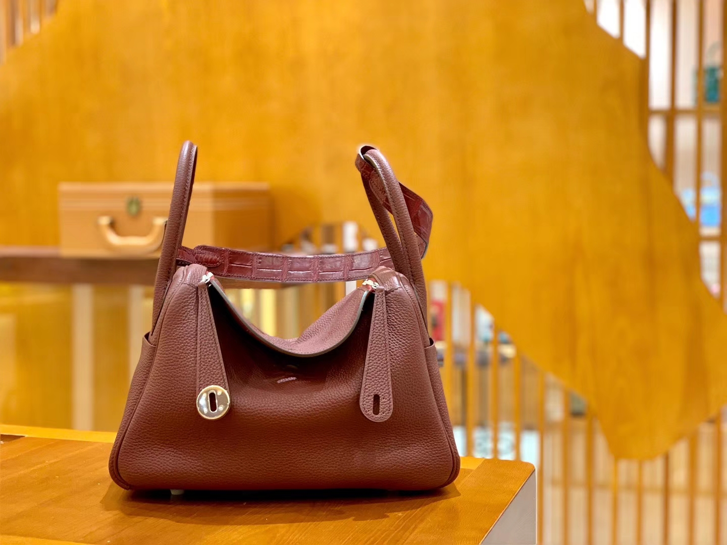 Hermès（爱马仕）Lindy 26cm 酒红色 银扣 鳄鱼皮拼togo 全手工缝制