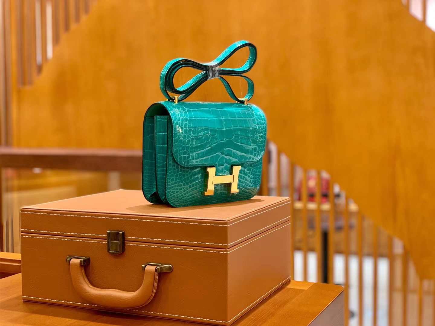 Hermès(爱马仕)Constance 18cm 维罗纳绿 金扣 美洲亮面 鳄鱼皮 全手工缝制-拉尔森鳄鱼皮具定制 - 爱马仕包包官网 Hermès(爱马仕)Constance 18cm 维罗纳绿 金扣 美洲亮面 鳄鱼皮 全手工缝制