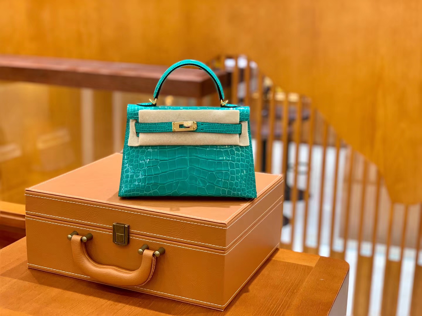 Hermès（爱马仕）Mini Kelly 迷你凯莉 U1 维罗纳绿 亮面鳄鱼 臻品级别 金扣 19cm