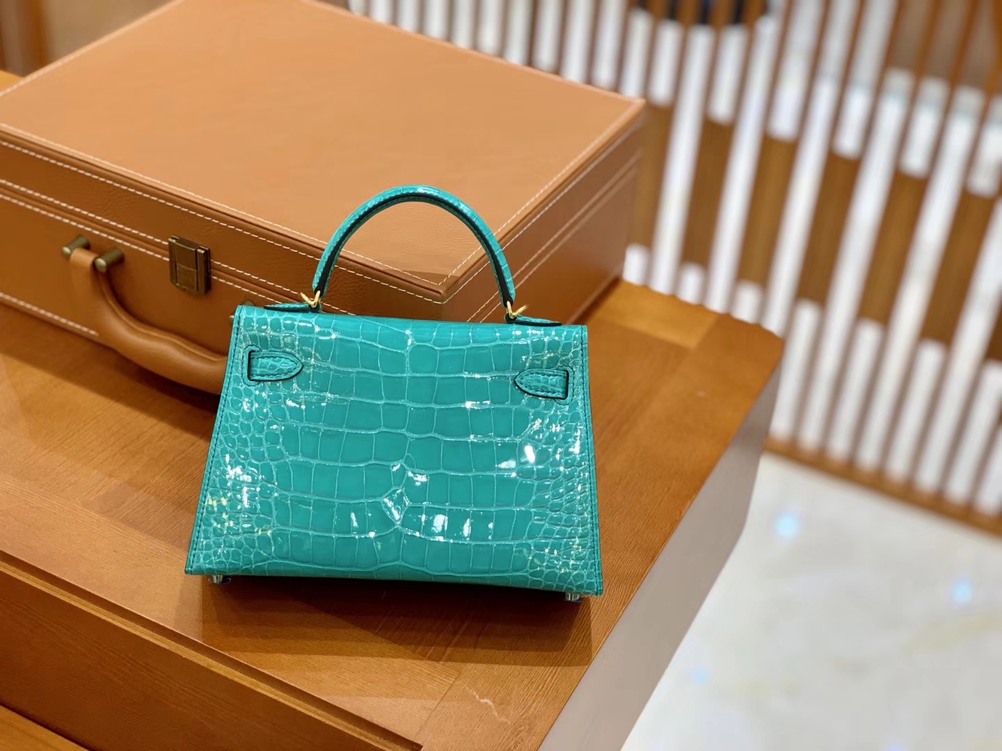 Hermès（爱马仕）Mini Kelly 迷你凯莉 U1 维罗纳绿 亮面鳄鱼 臻品级别 金扣 19cm