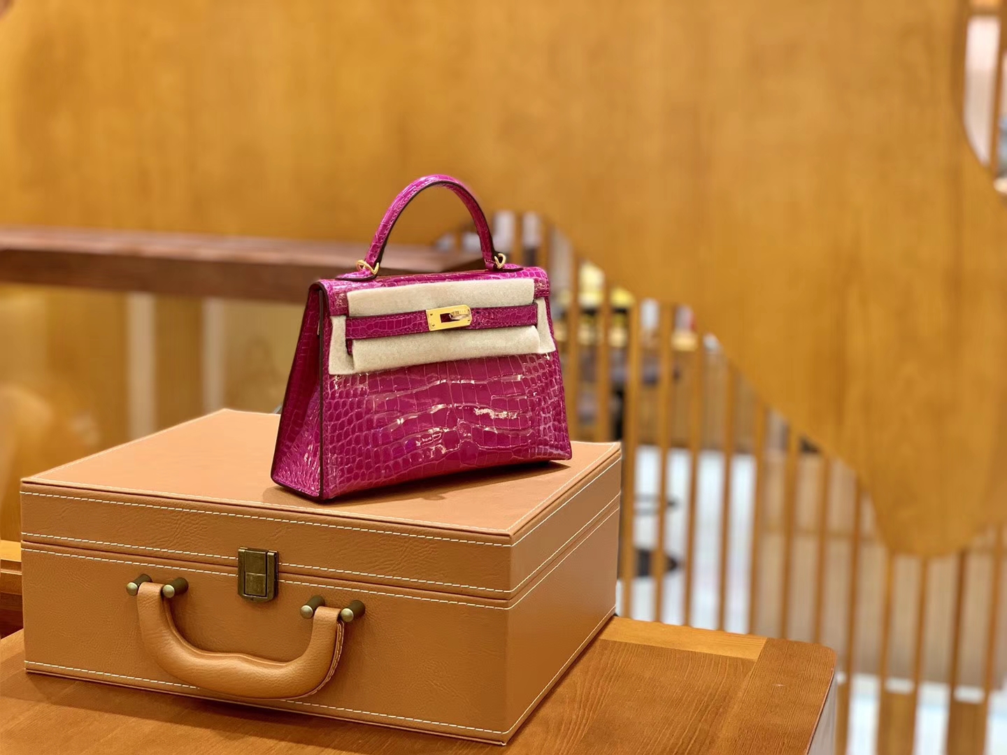 Hermès（爱马仕）Mini Kelly 迷你凯莉 天方夜谭紫 亮面鳄鱼 臻品级别 金扣 19cm