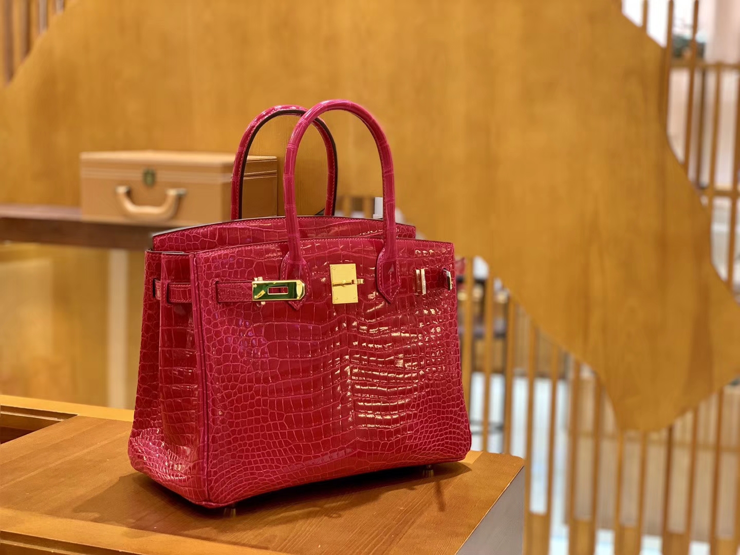Hermès(爱马仕)Birkin 30 极致粉 金扣 湾鳄 一级皮 全手工缝制-拉尔森鳄鱼皮具定制 - 爱马仕包包官网 Hermès(爱马仕)Birkin 30 极致粉 金扣 湾鳄 一级皮 全手工缝制