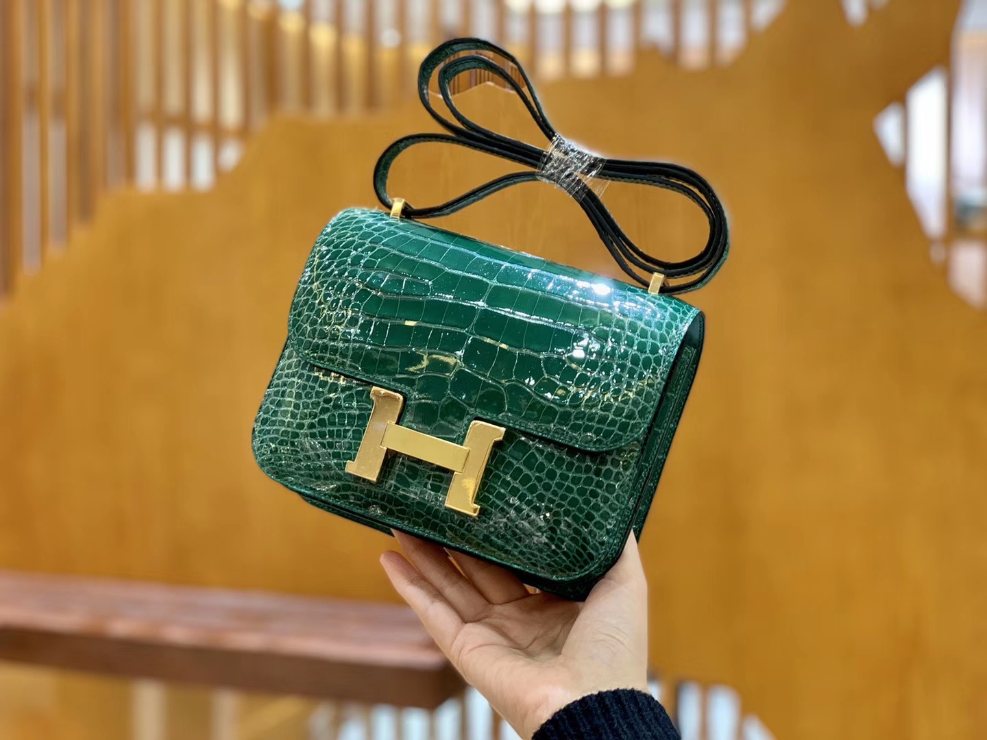 Hermès（爱马仕）Constance 18cm 宝石绿 金扣 美洲亮面 鳄鱼皮 全手工缝制
