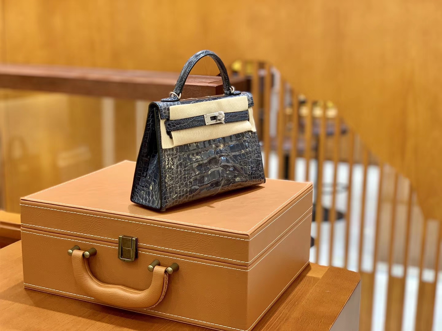 Hermès(爱马仕)迷你2代 19cm 牛仔蓝 雾面鳄鱼皮 珍贵方块印-拉尔森鳄鱼皮具定制 - 爱马仕包包官网 Hermès(爱马仕)迷你2代 19cm 牛仔蓝 雾面鳄鱼皮 珍贵方块印