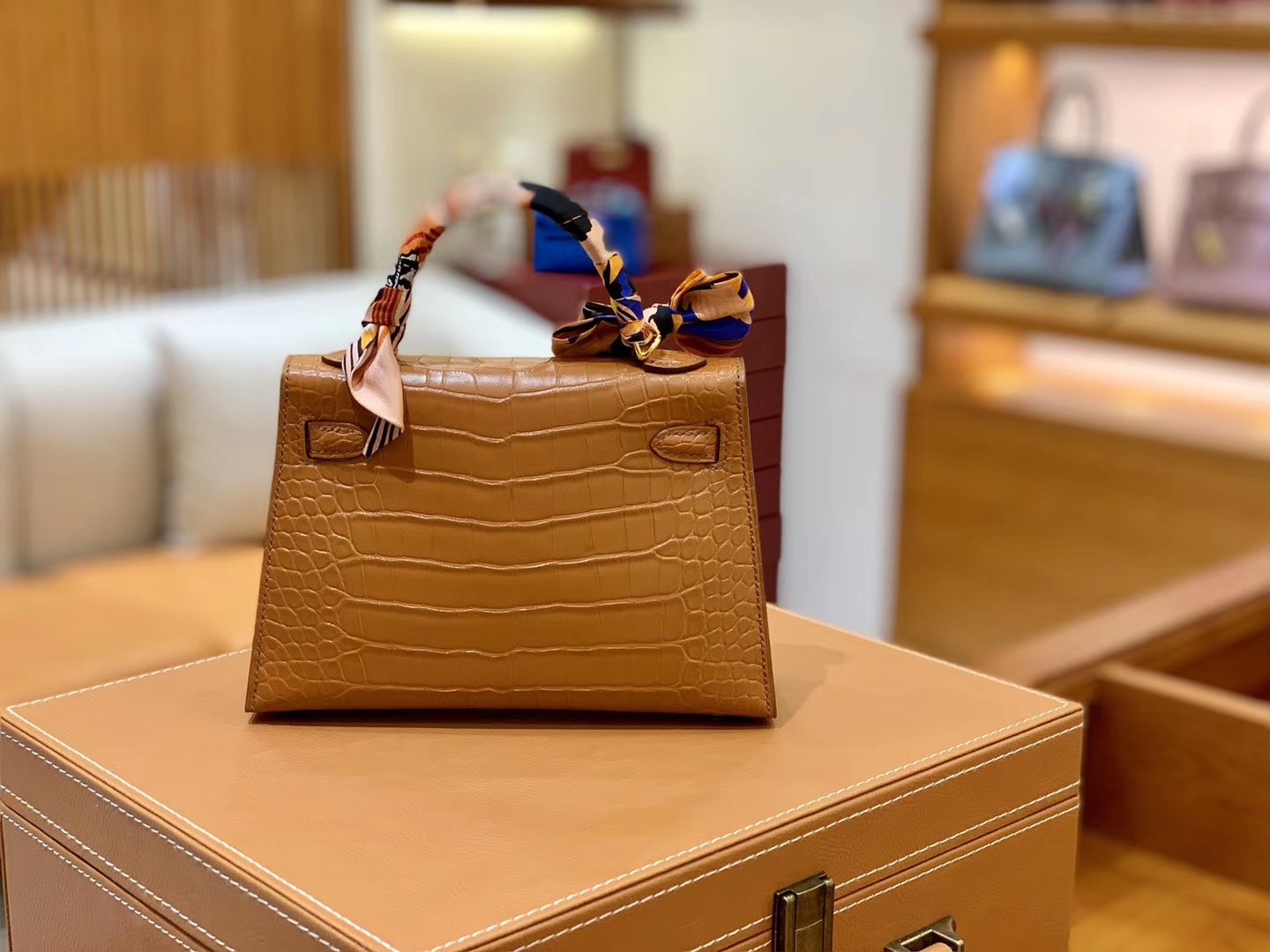 Hermès（爱马仕）迷你2代 19cm 太妃金 美洲雾面鳄鱼皮 珍贵方块印