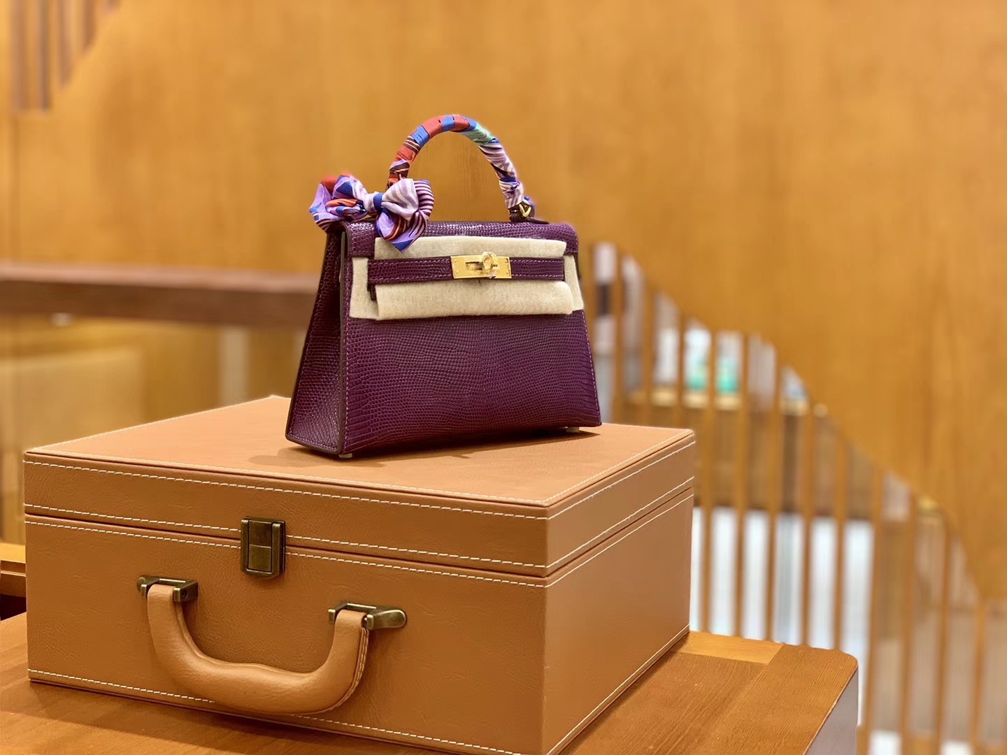 Hermès(爱马仕)MiniKelly 迷你凯莉 蜥蜴皮 水晶紫 2代 19cm-拉尔森鳄鱼皮具定制 - 爱马仕包包官网 Hermès(爱马仕)MiniKelly 迷你凯莉 蜥蜴皮 水晶紫 2代 19cm