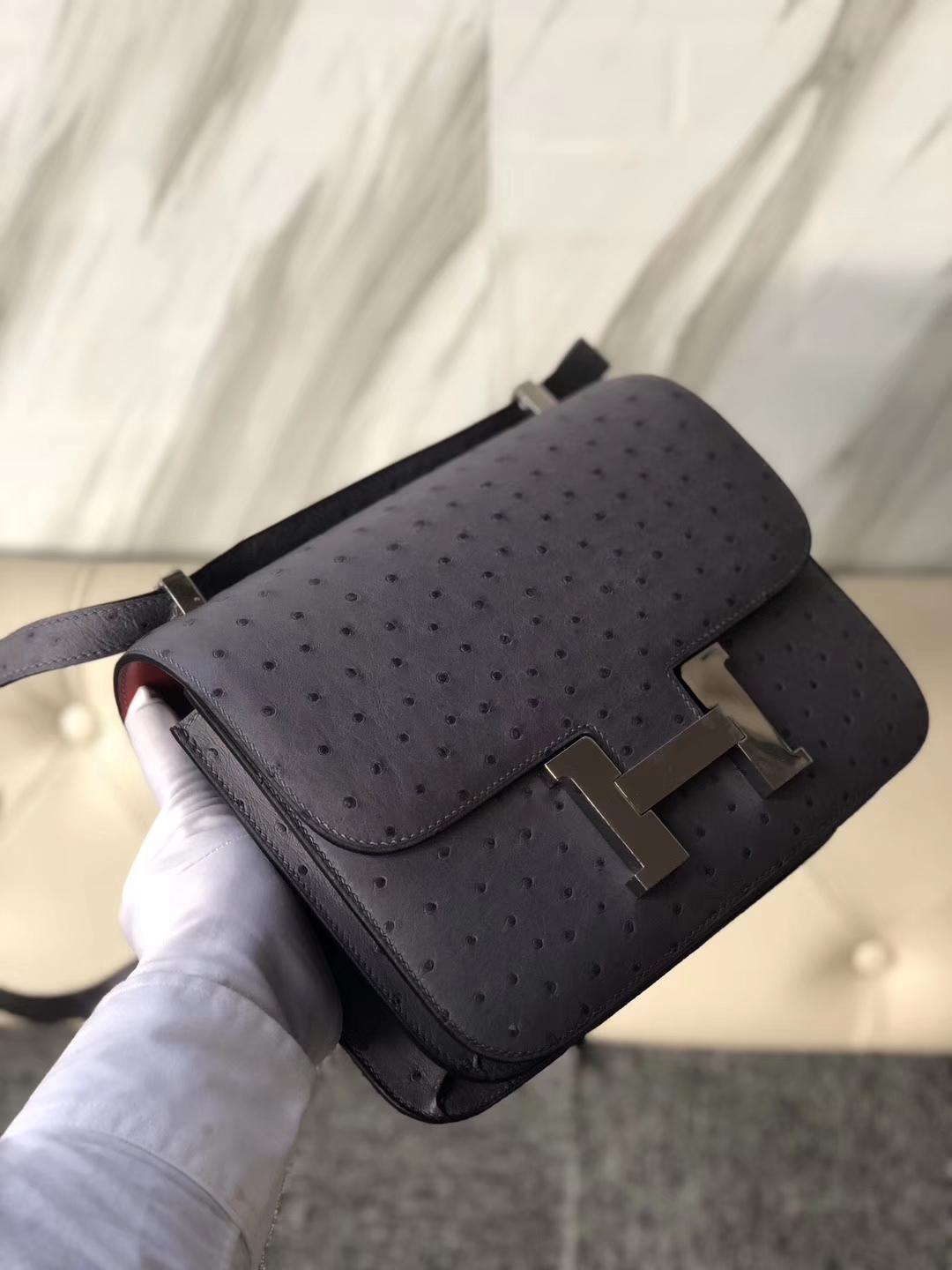 Hermès（爱马仕）Constance 24cm Ostrich kk鸵鸟 玛瑙灰 内拼红色 银扣 顶级手缝