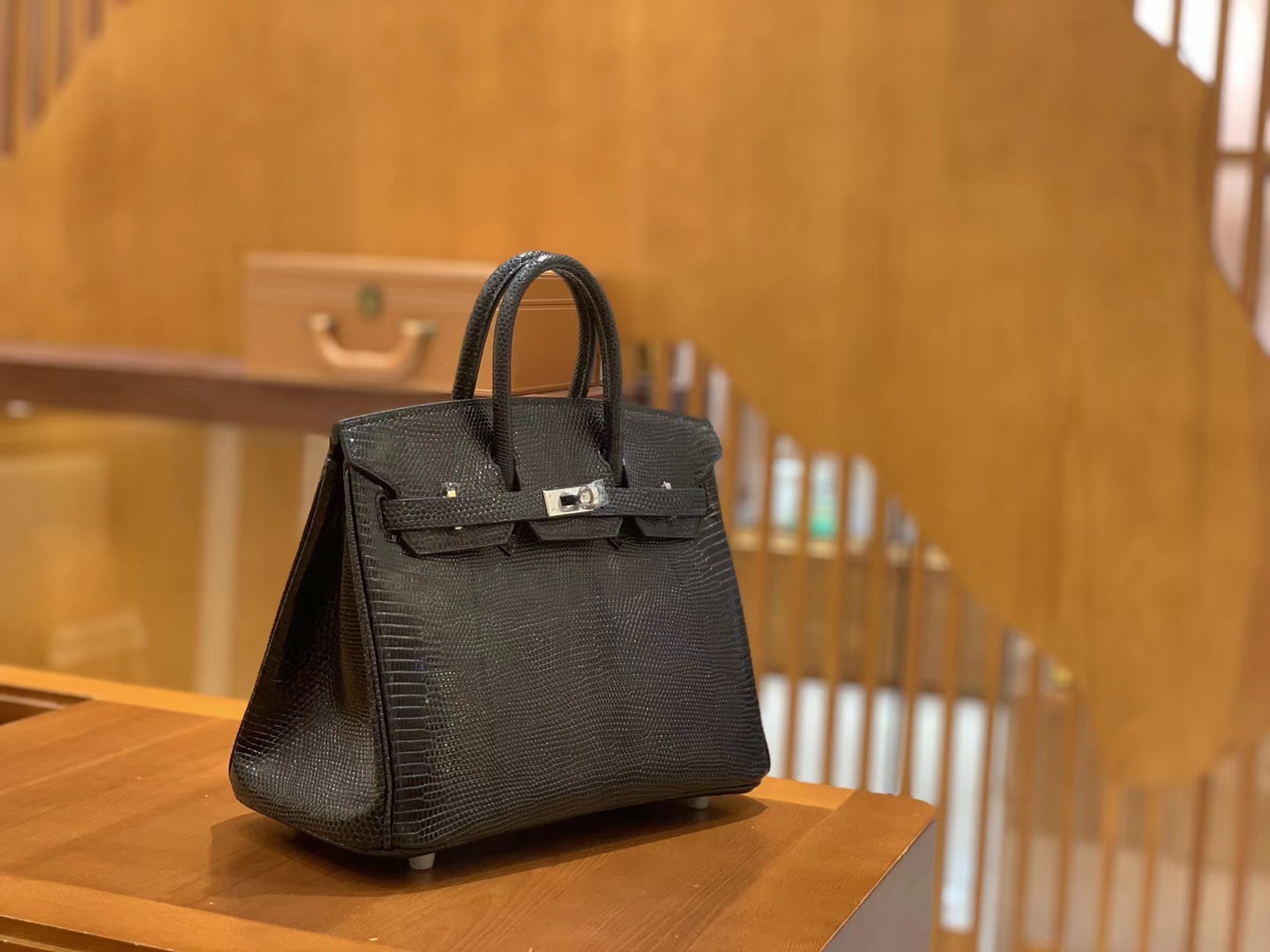 Hermès(爱马仕)Birkin 铂金包 经典黑 蜥蜴皮 银扣 25cm-拉尔森鳄鱼皮具定制 - 爱马仕包包官网 Hermès(爱马仕)Birkin 铂金包 经典黑 蜥蜴皮 银扣 25cm