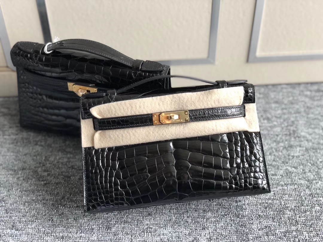 Hermès（爱马仕）Mini Kelly Pochette 22cm 亮面方块 美洲鳄鱼 黑色 银扣 手拿包 晚宴包