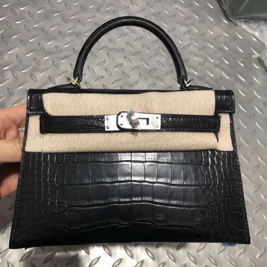 Hermès（爱马仕） Kelly 凯莉包 雾面美洲鳄 ck89黑色 蜡线全手工 银扣  2代 19cm