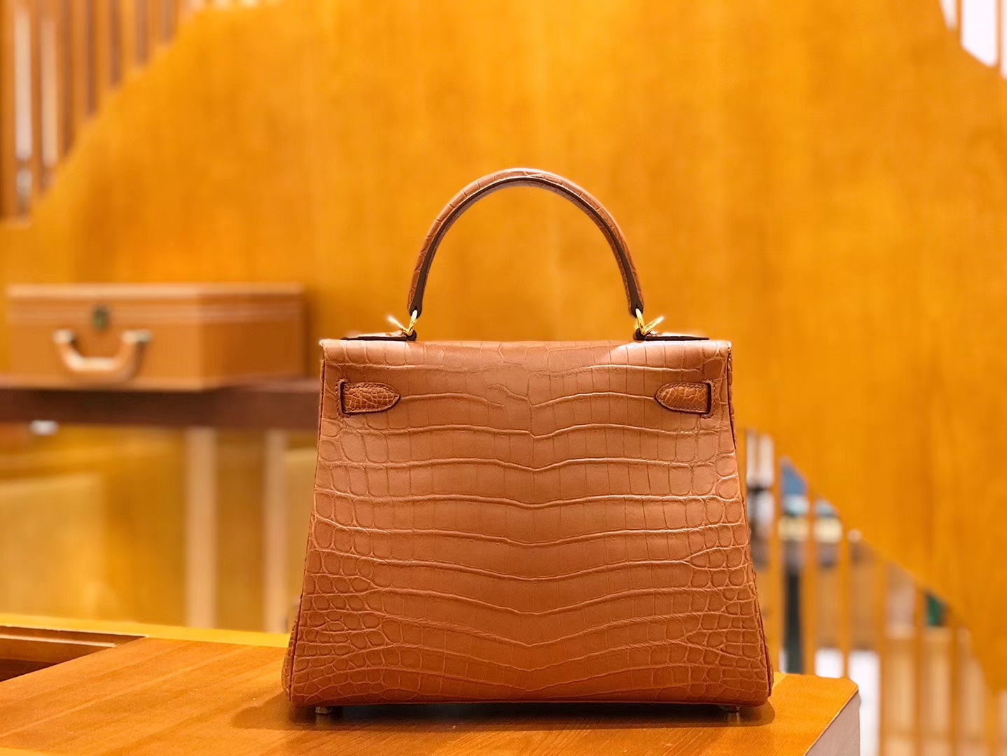 Hermès（爱马仕）Kelly 凯莉包 尼罗鳄鱼皮 蜜糖棕 28cm