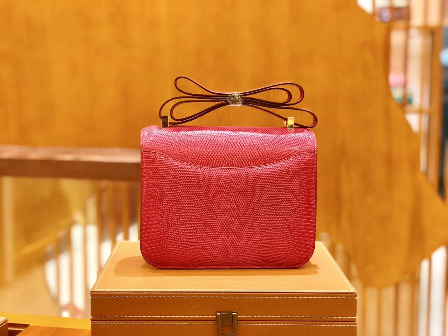 Hermès（爱马仕）Constance 空姐包 蜥蜴皮 桃红色 24cm