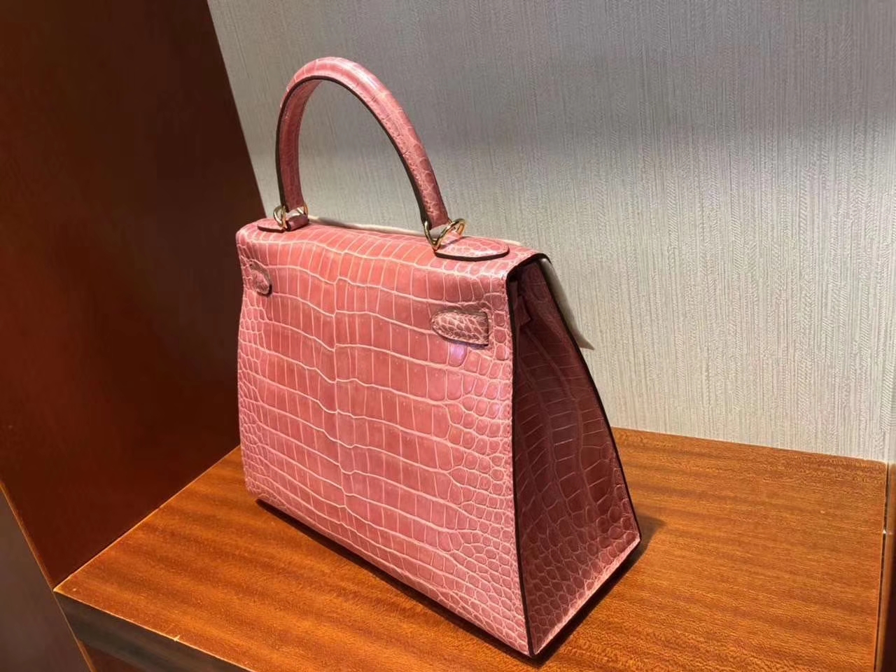Hermès（爱马仕）Kelly 28cm porosus shiny 亮面澳洲湾鳄  5L 龙虾粉 金扣 顶级手缝