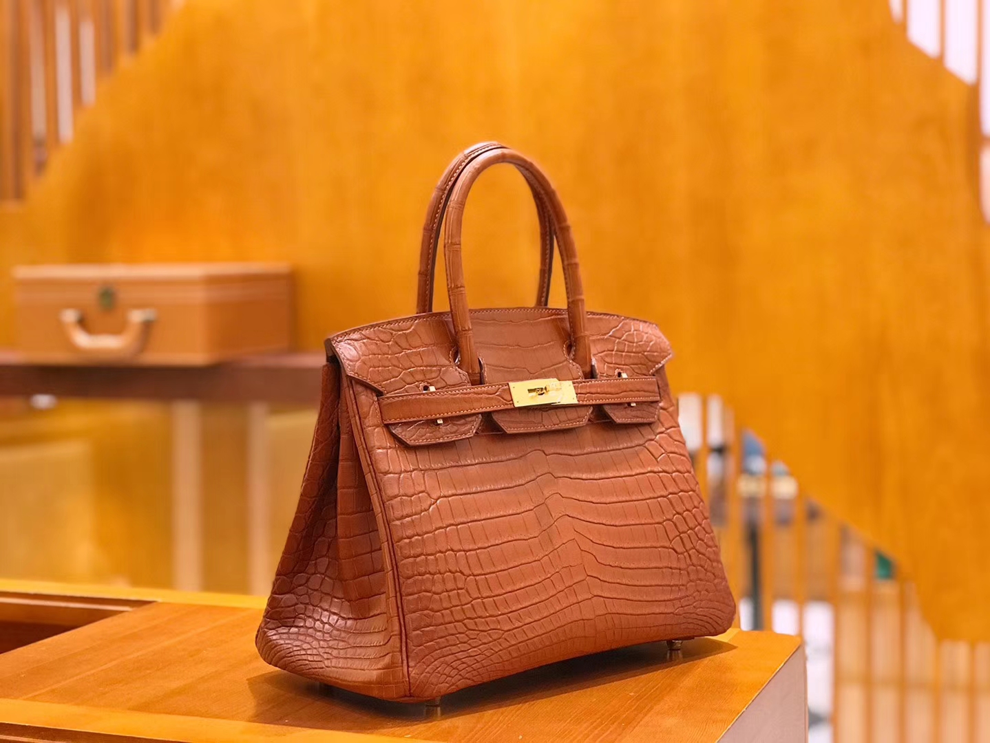 Hermès(爱马仕)Birkin 铂金包 尼罗鳄鱼皮 蜜糖棕 30cm-拉尔森鳄鱼皮具定制 - 爱马仕包包官网 Hermès(爱马仕)Birkin 铂金包 尼罗鳄鱼皮 蜜糖棕 30cm