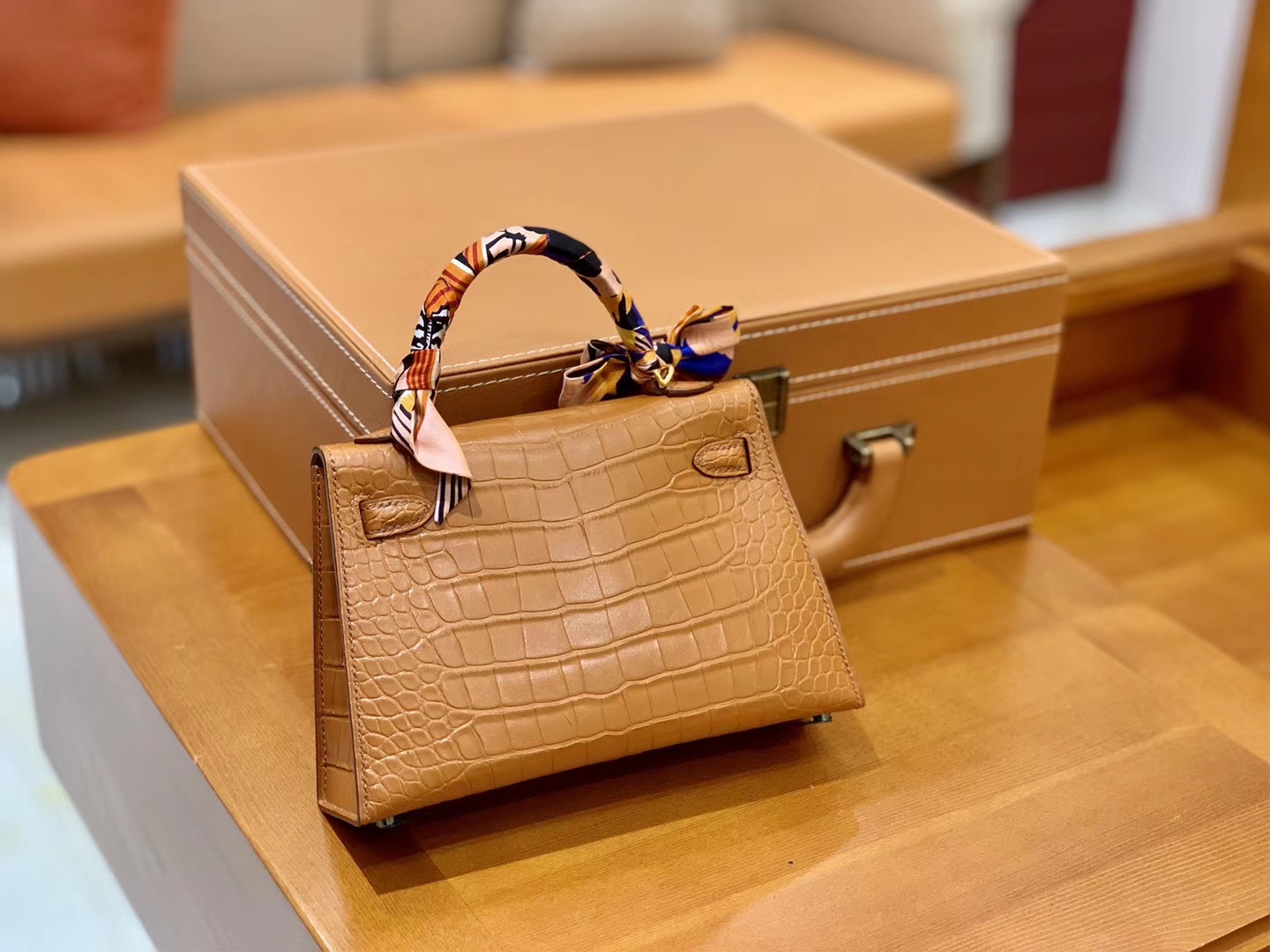 Hermès（爱马仕）迷你2代 19cm 太妃金 美洲雾面鳄鱼皮 珍贵方块印