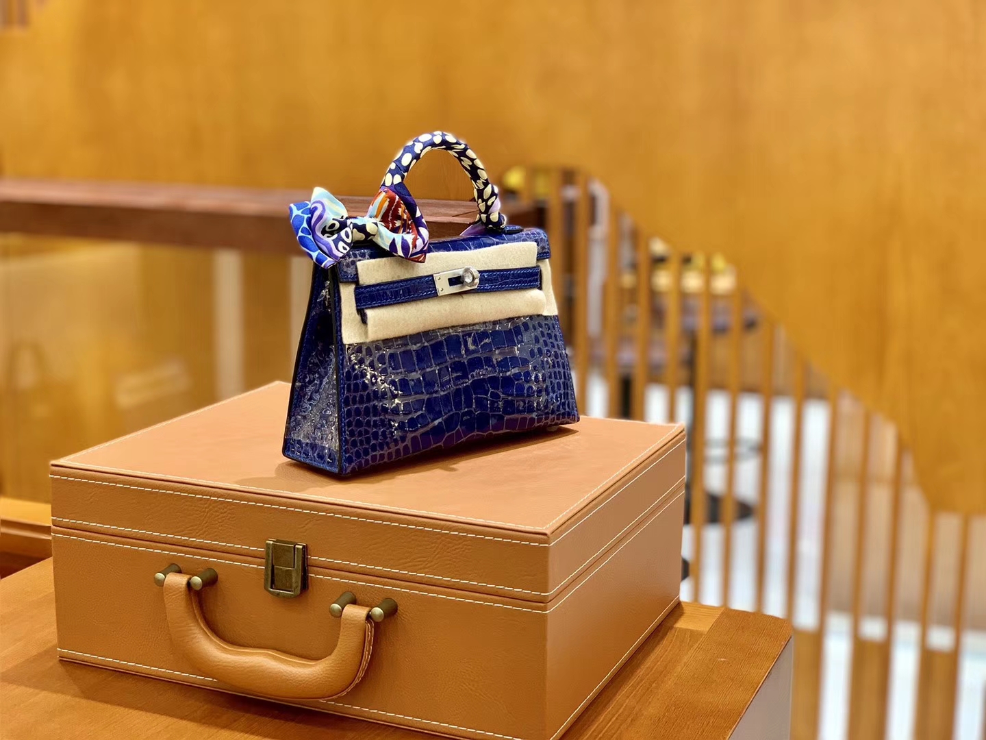 Hermès(爱马仕)迷你2代 19cm 琉璃蓝 雾面鳄鱼皮 珍贵方块印-拉尔森鳄鱼皮具定制 - 爱马仕包包官网 Hermès(爱马仕)迷你2代 19cm 琉璃蓝 雾面鳄鱼皮 珍贵方块印