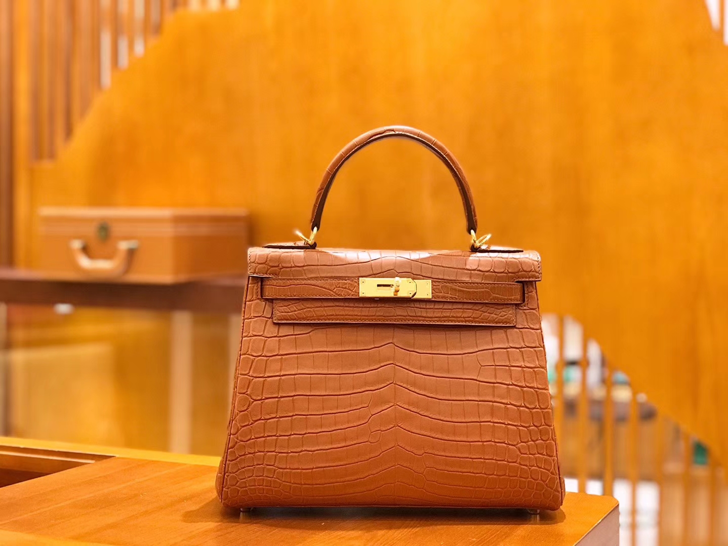 Hermès（爱马仕）Kelly 凯莉包 尼罗鳄鱼皮 蜜糖棕 28cm