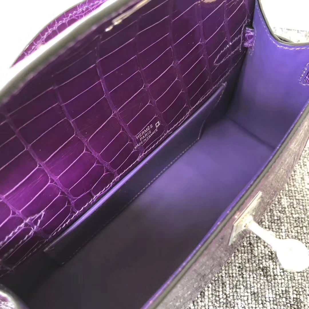 Hermès（爱马仕）Mini Kelly Pochette 22cm 亮面方块 美洲鳄鱼 极度紫 银扣 现货