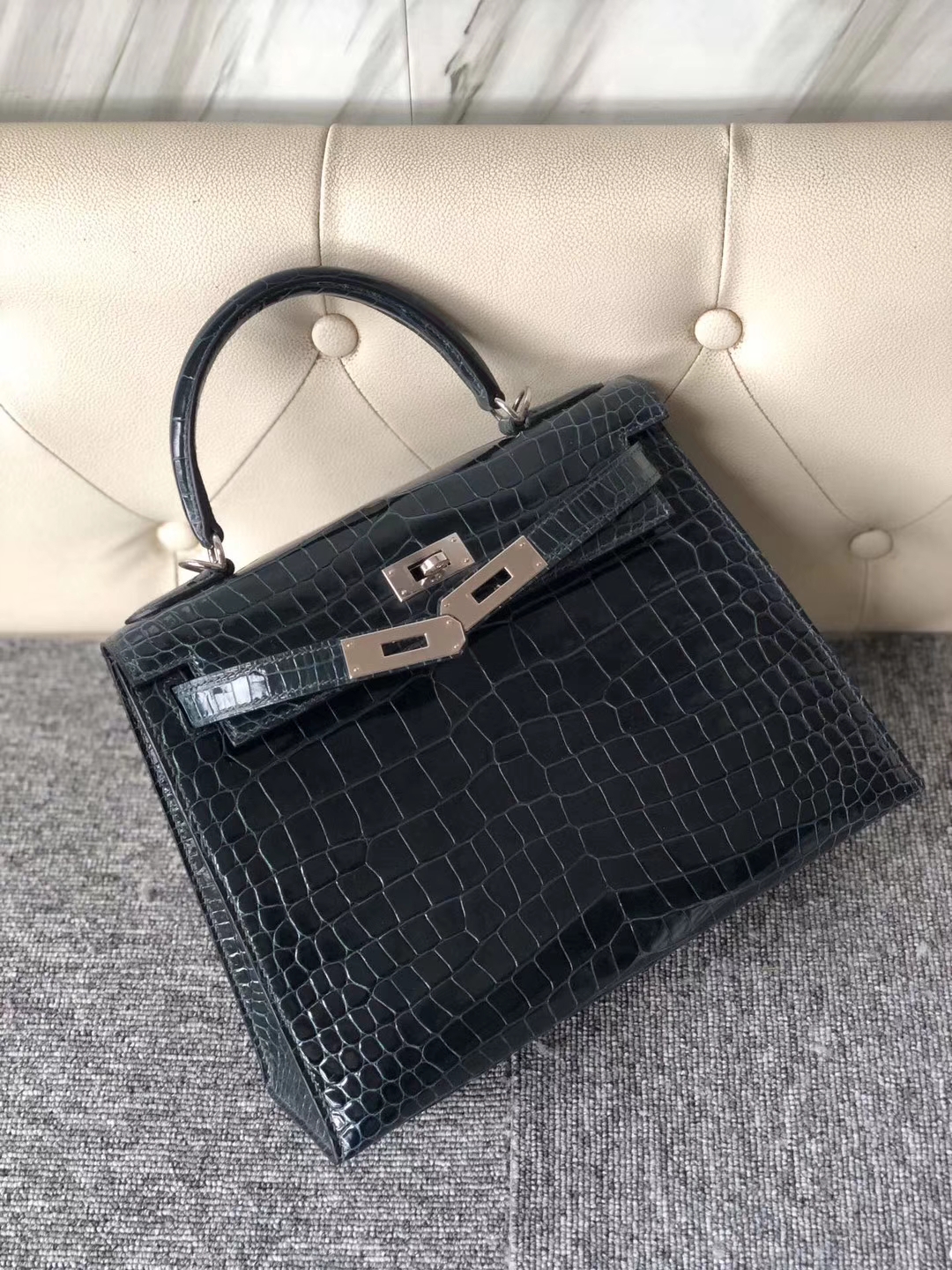 Hermès(爱马仕)Kelly 28cm Porosus shiny 亮面澳洲湾鳄 1p 鸭子蓝 银扣 现货-拉尔森鳄鱼皮具定制 - 爱马仕包包官网 Hermès(爱马仕)Kelly 28cm Porosus shiny 亮面澳洲湾鳄 1p 鸭子蓝 银扣 现货