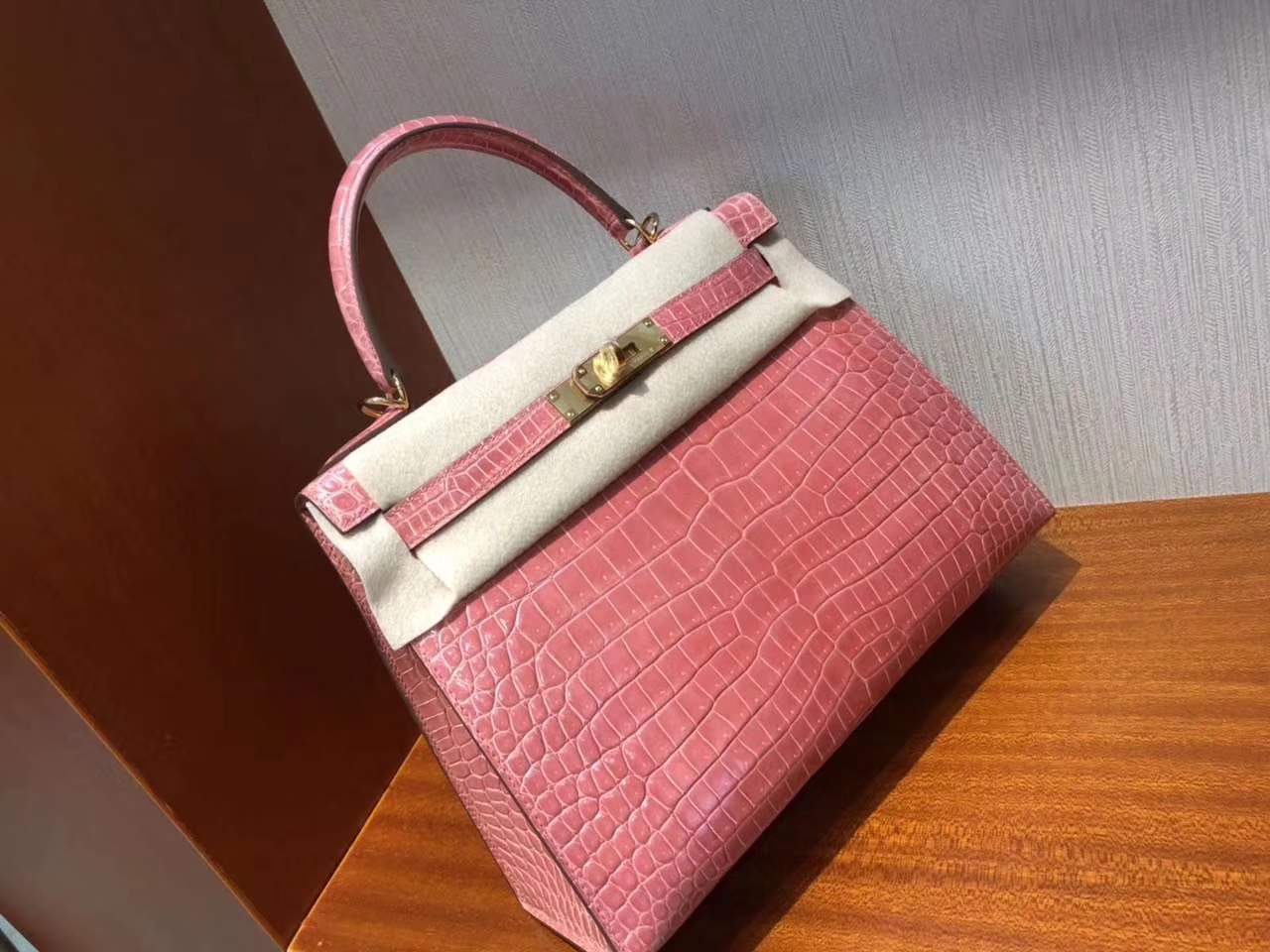 Hermès（爱马仕）Kelly 28cm porosus shiny 亮面澳洲湾鳄  5L 龙虾粉 金扣 顶级手缝
