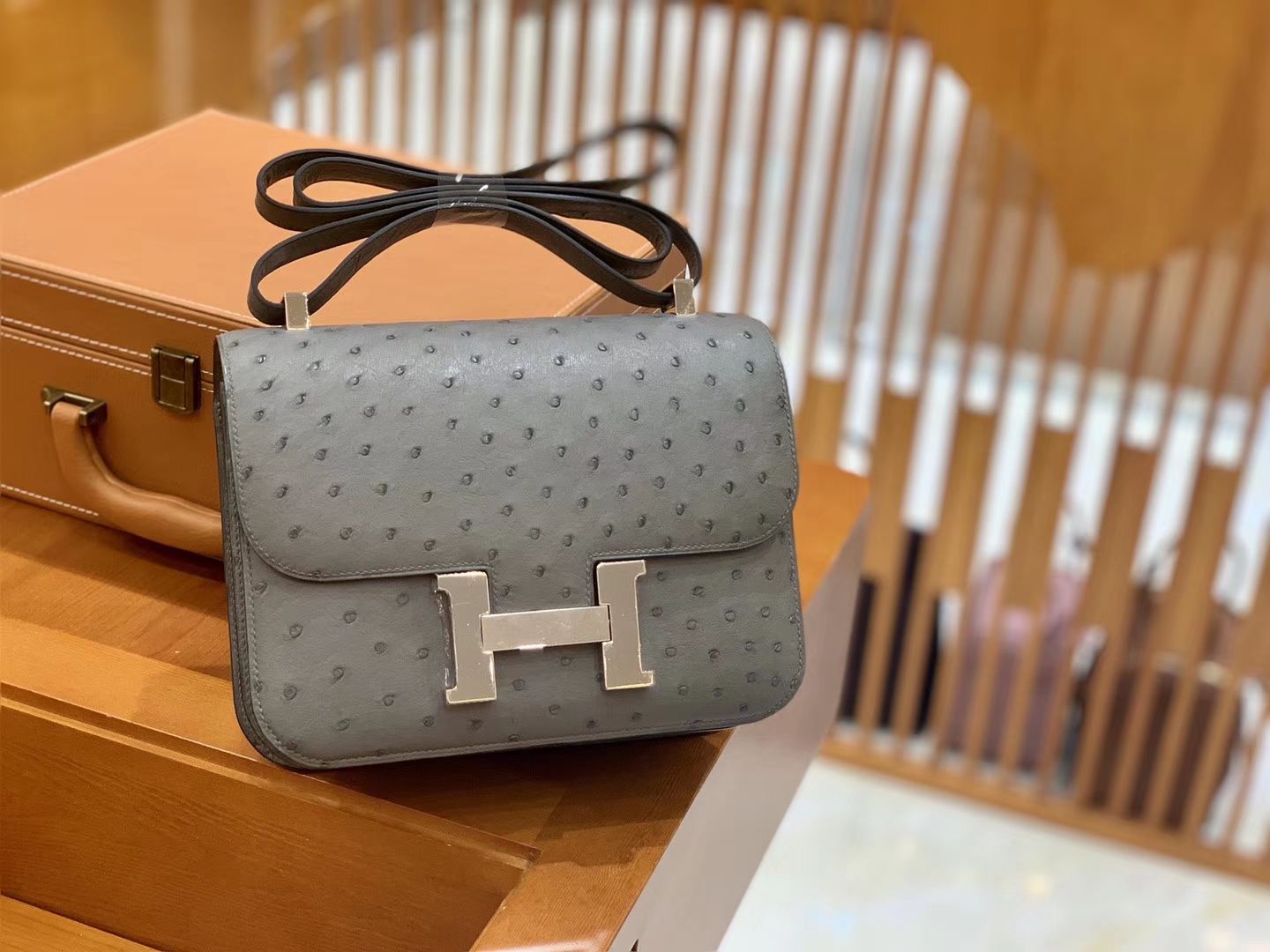 Hermès（爱马仕）Constance 空姐包 沥青灰 南非进口鸵鸟皮 24cm 现货