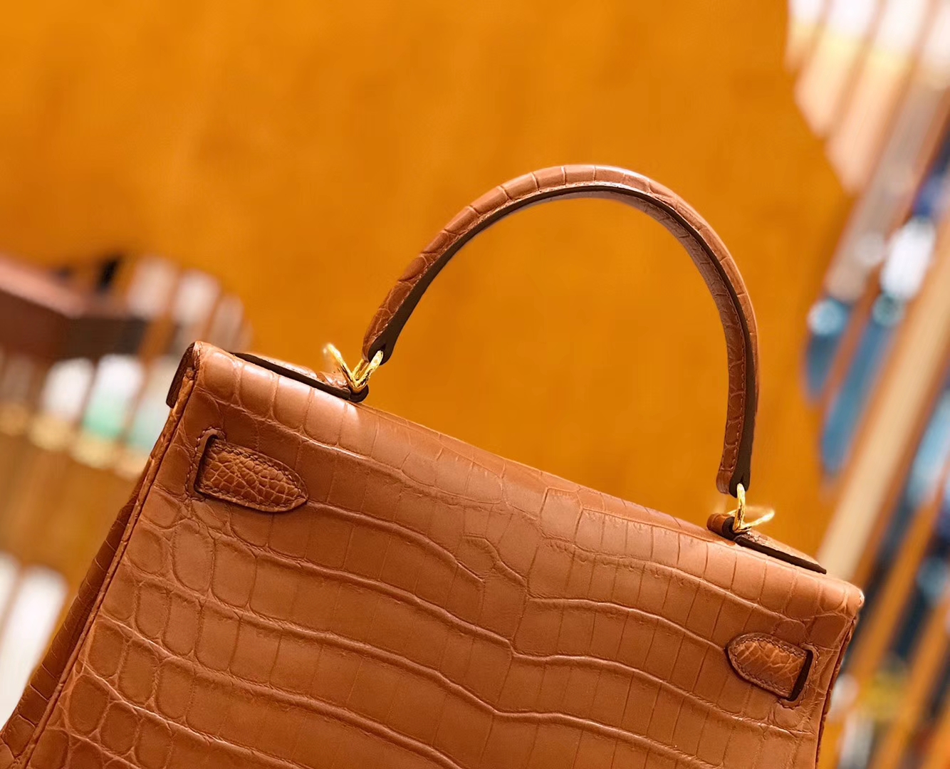 Hermès（爱马仕）Kelly 凯莉包 尼罗鳄鱼皮 蜜糖棕 28cm