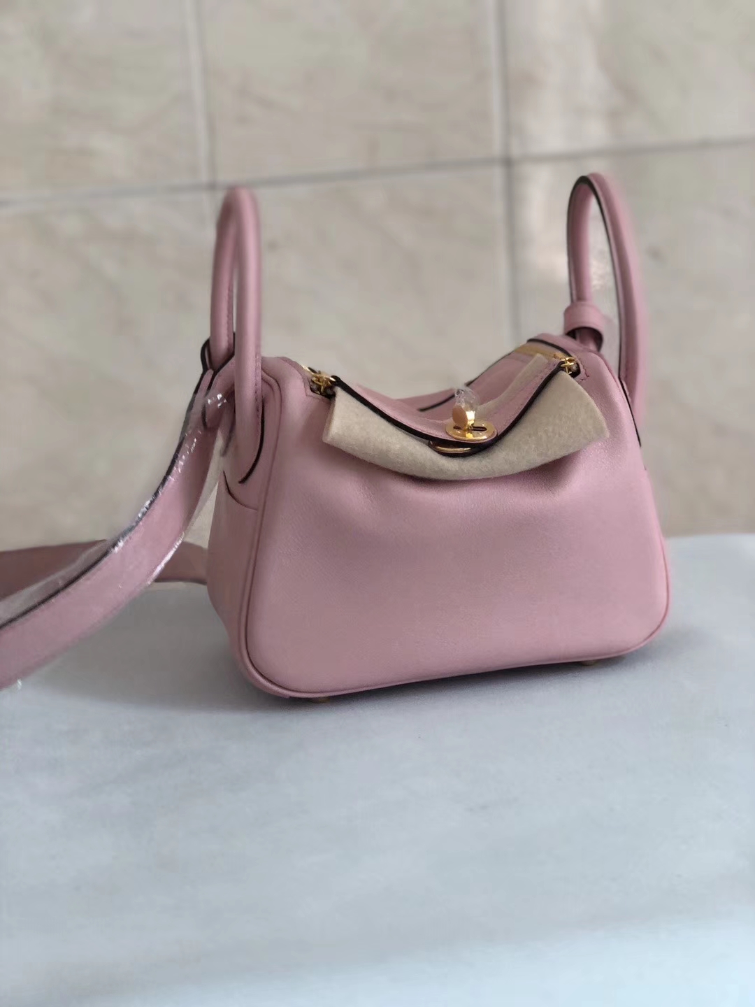 Hermès（爱马仕）Mini lindy Swift 3Ｑ粉 rose sakura 金扣