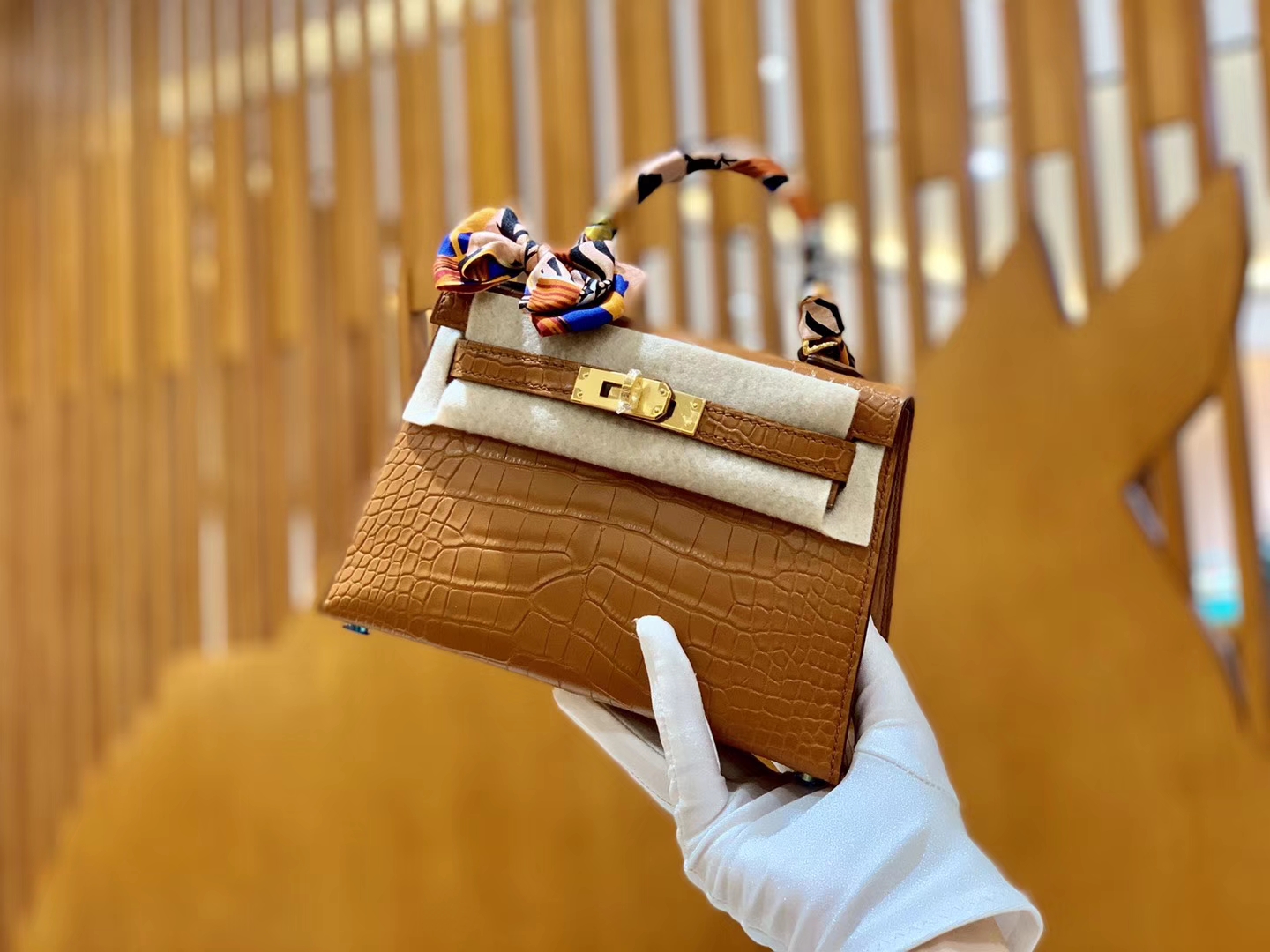 Hermès（爱马仕）迷你2代 19cm 太妃金 美洲雾面鳄鱼皮 珍贵方块印