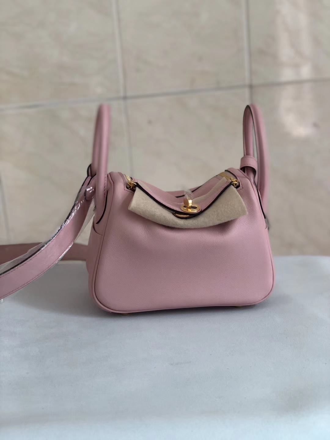 Hermès（爱马仕）Mini lindy Swift 3Ｑ粉 rose sakura 金扣