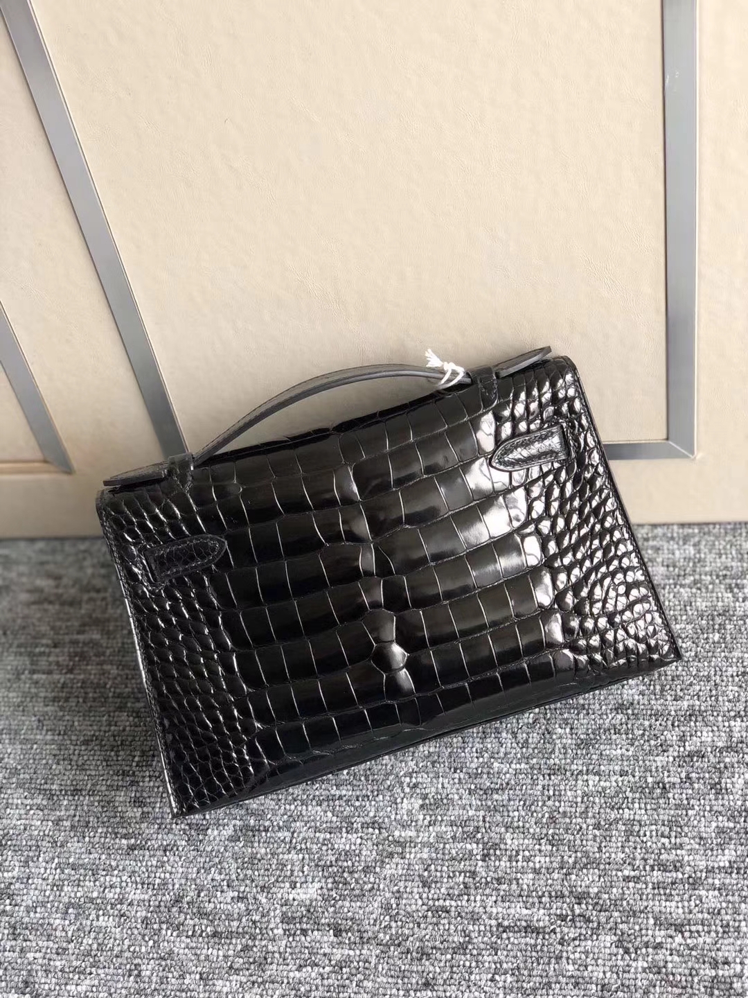 Hermès(爱马仕)Mini Kelly Pochette 22cm 亮面方块 美洲鳄鱼 黑色 银扣 手拿包 晚宴包-拉尔森鳄鱼皮具定制 - 爱马仕包包官网 Hermès(爱马仕)Mini Kelly Pochette 22cm 亮面方块 美洲鳄鱼 黑色 银扣 手拿包 晚宴包