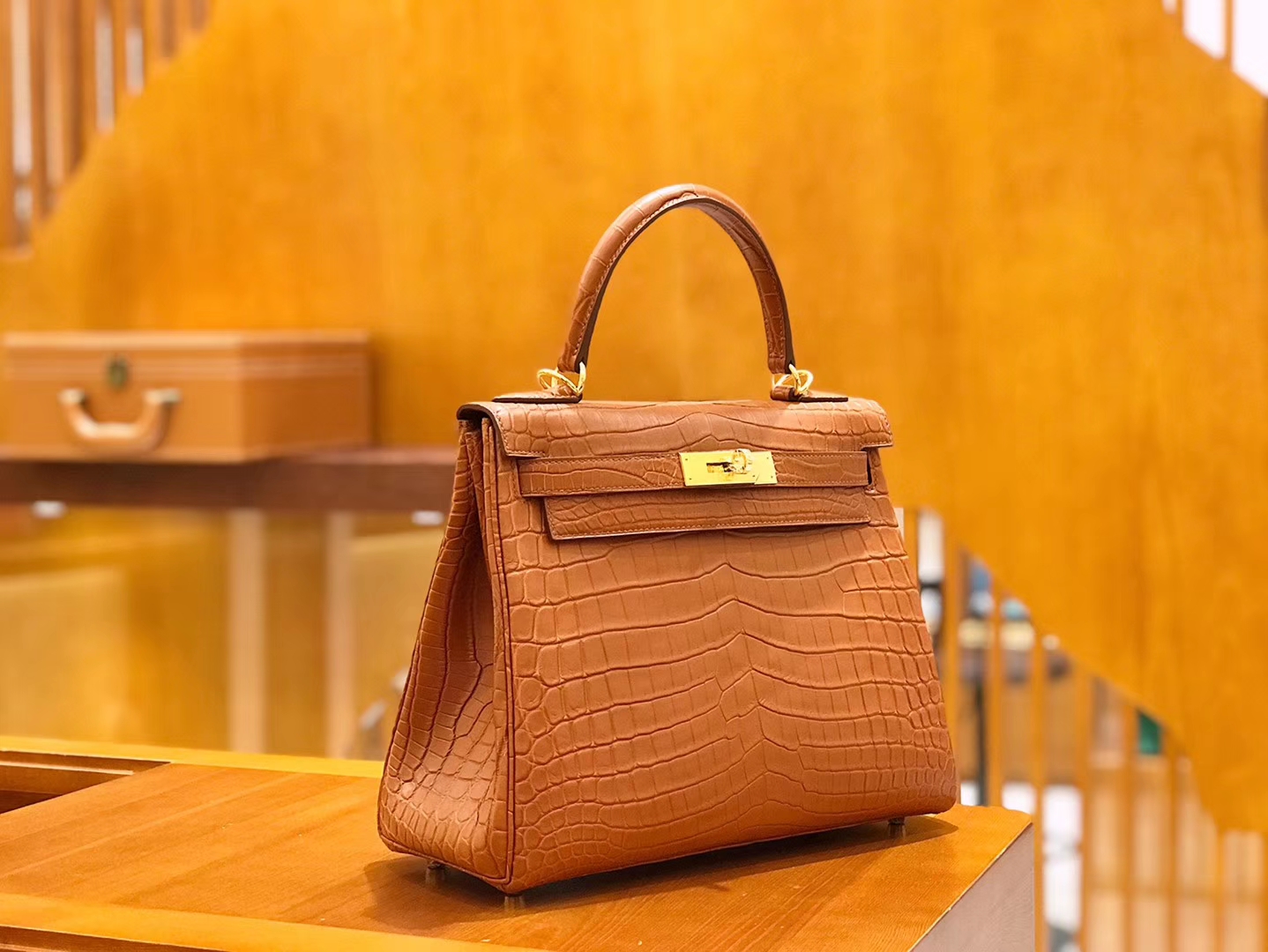Hermès(爱马仕)Kelly 凯莉包 尼罗鳄鱼皮 蜜糖棕 28cm-拉尔森鳄鱼皮具定制 - 爱马仕包包官网 Hermès(爱马仕)Kelly 凯莉包 尼罗鳄鱼皮 蜜糖棕 28cm