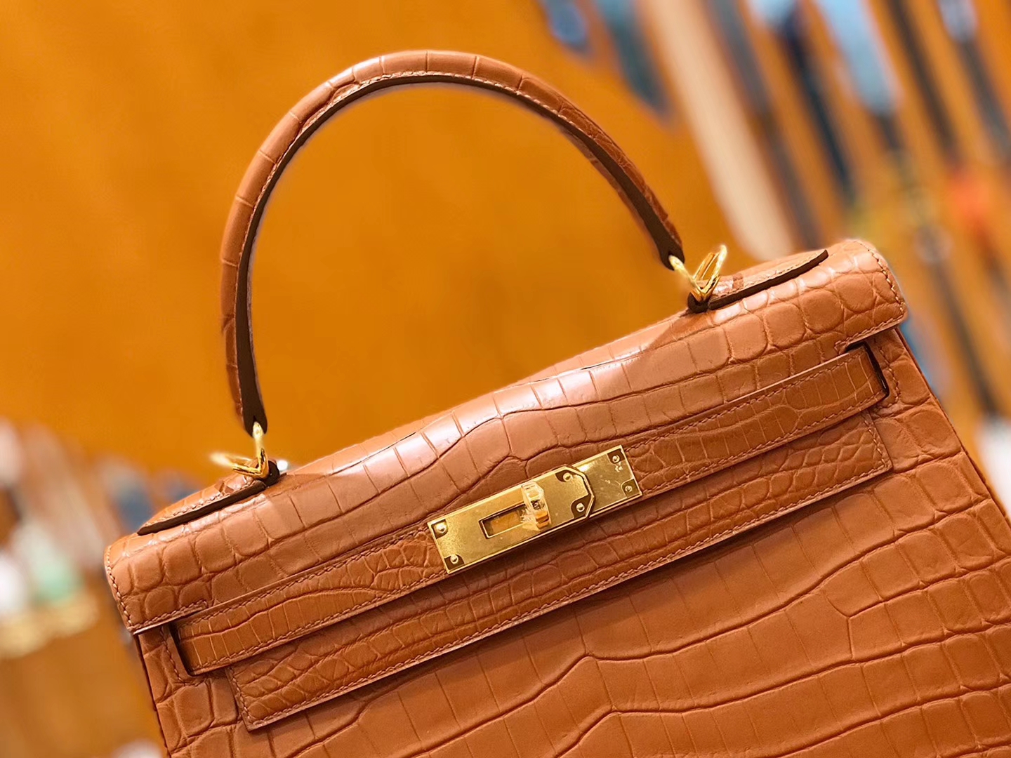 Hermès（爱马仕）Kelly 凯莉包 尼罗鳄鱼皮 蜜糖棕 28cm