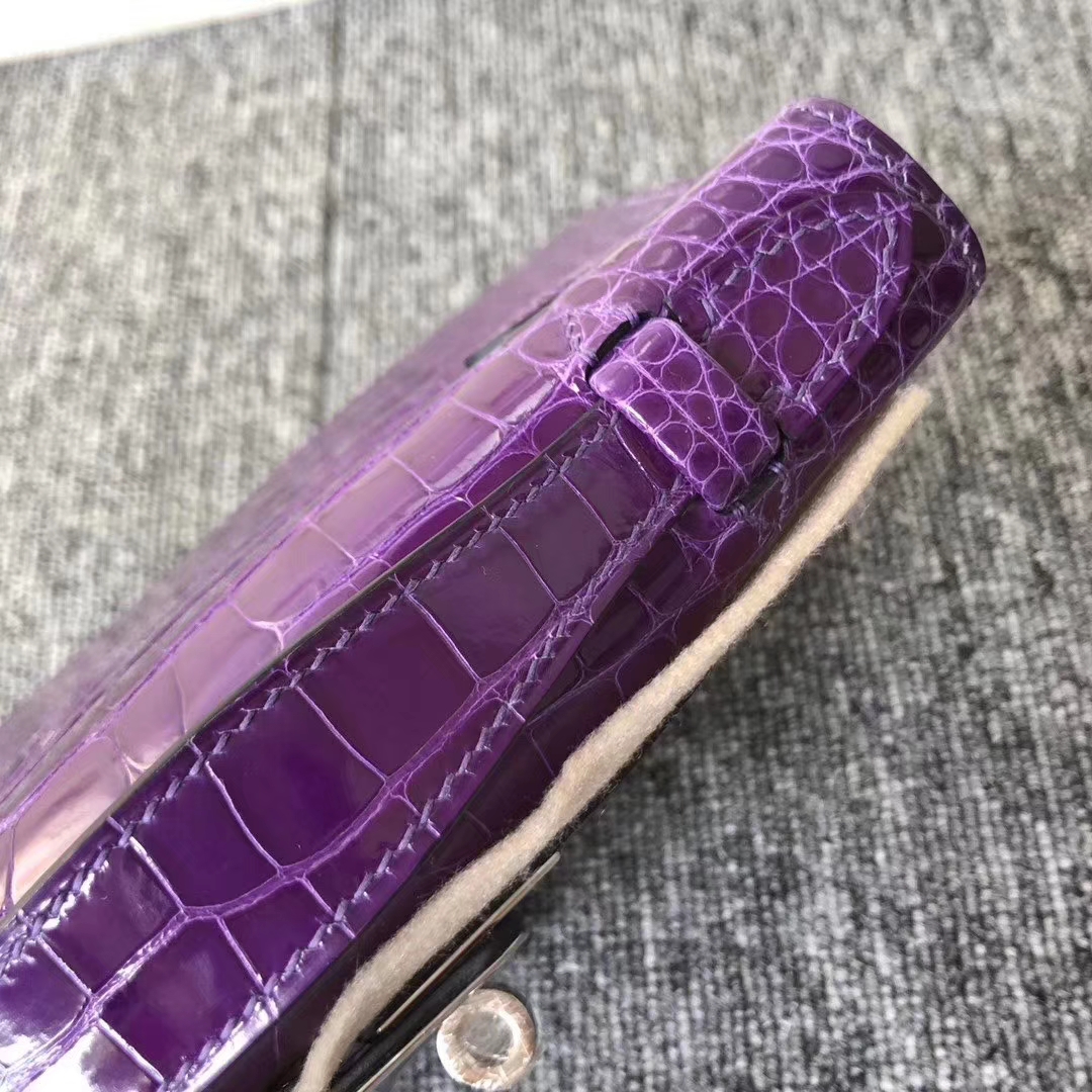 Hermès（爱马仕）Mini Kelly Pochette 22cm 亮面方块 美洲鳄鱼 极度紫 银扣 现货
