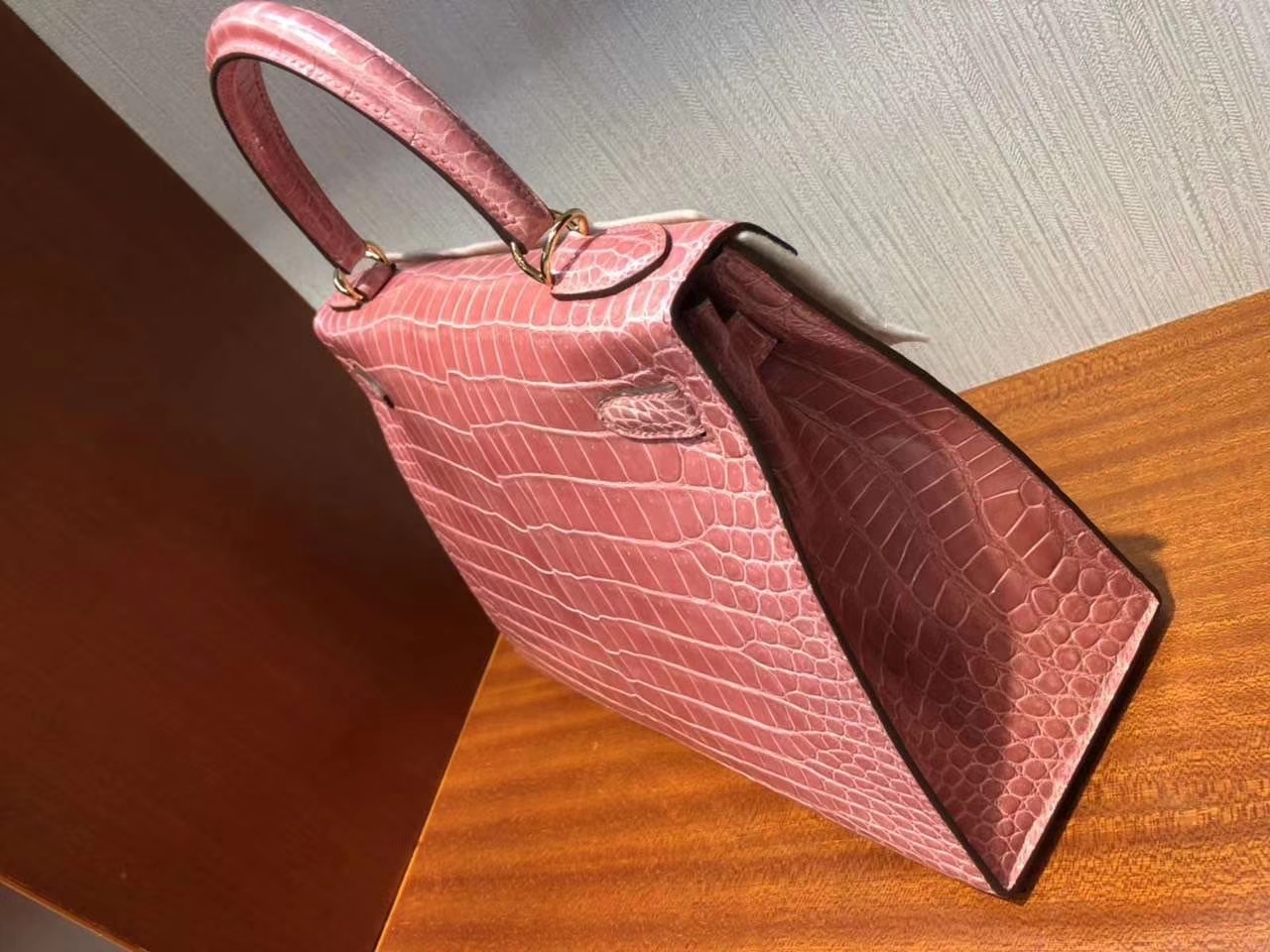 Hermès（爱马仕）Kelly 28cm porosus shiny 亮面澳洲湾鳄  5L 龙虾粉 金扣 顶级手缝
