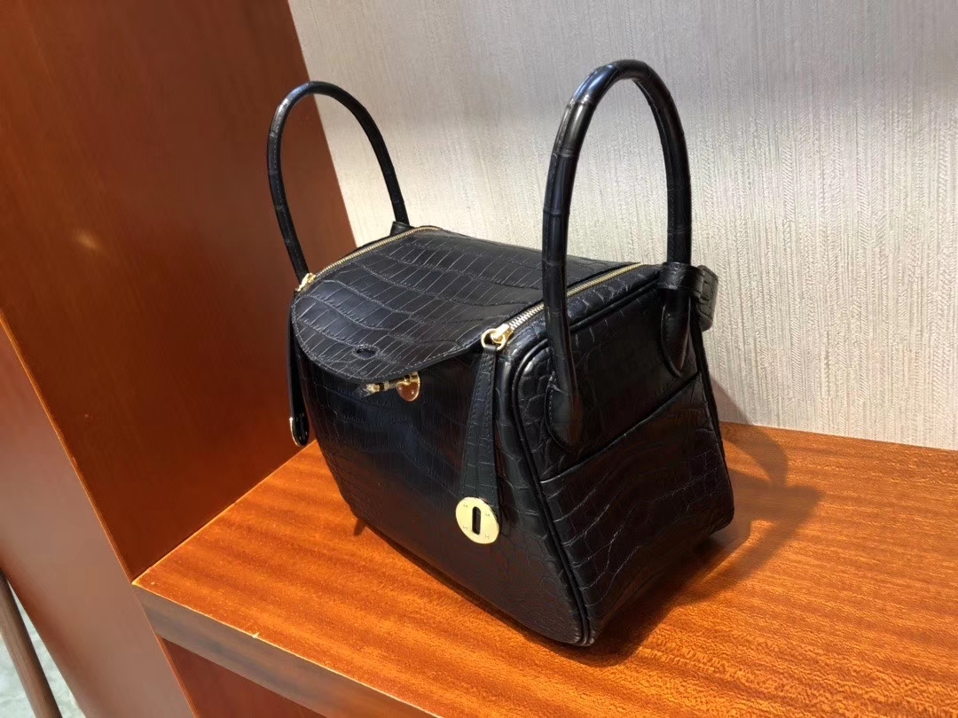 Hermès(爱马仕)Lindy 琳迪包 雾面鳄鱼 ck89 黑色 Noir 金扣 26cm 顶级手缝-拉尔森鳄鱼皮具定制 - 爱马仕包包官网 Hermès(爱马仕)Lindy 琳迪包 雾面鳄鱼 ck89 黑色 Noir 金扣 26cm 顶级手缝