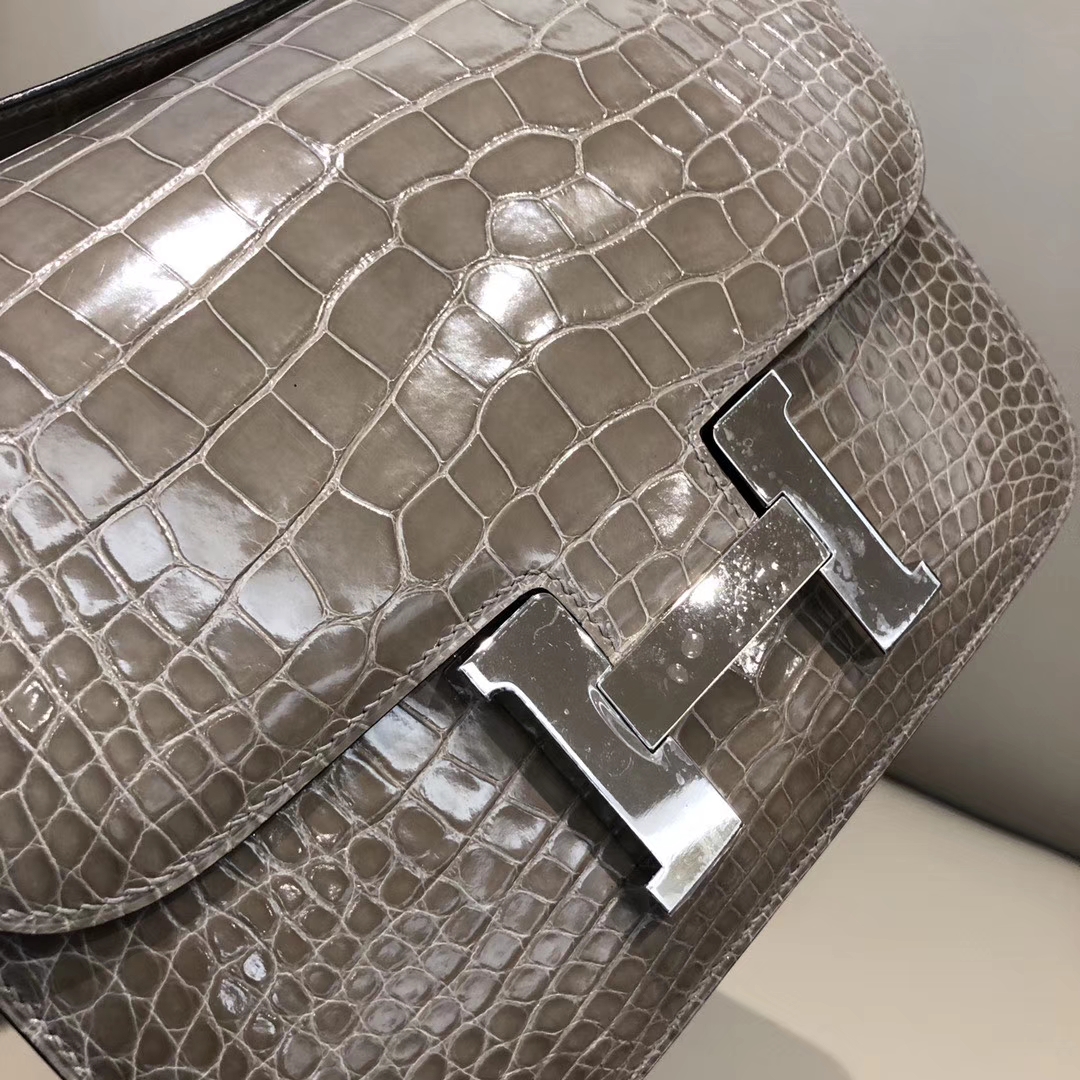 Hermès（爱马仕）Constance 24cm Alligator shiny 亮面鳄鱼 ck81 斑鸠灰 Gris T 银扣 顶级手缝 现货