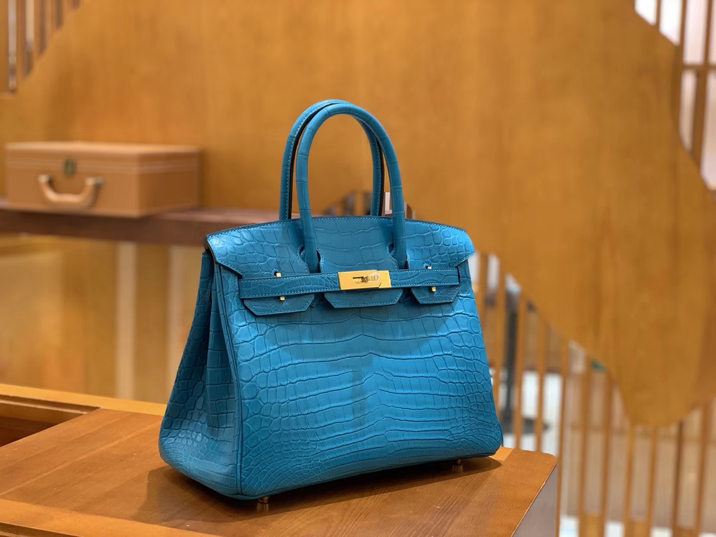 Hermès(爱马仕)Birkin 30cm 伊滋密迩蓝 金扣 尼罗 雾面 两点 鳄鱼皮 全手工-拉尔森鳄鱼皮具定制 - 爱马仕包包官网 Hermès(爱马仕)Birkin 30cm 伊滋密迩蓝 金扣 尼罗 雾面 两点 鳄鱼皮 全手工